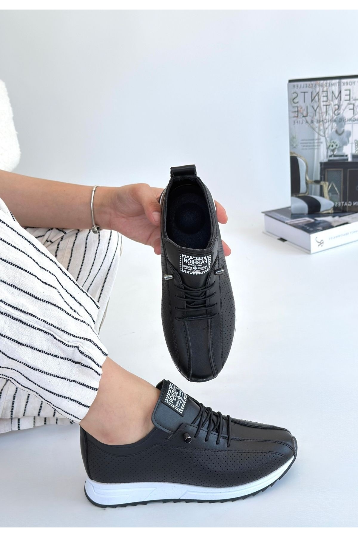 Siyah Bağcıklı Kadın Spor Ayakkabı - Görsel 3