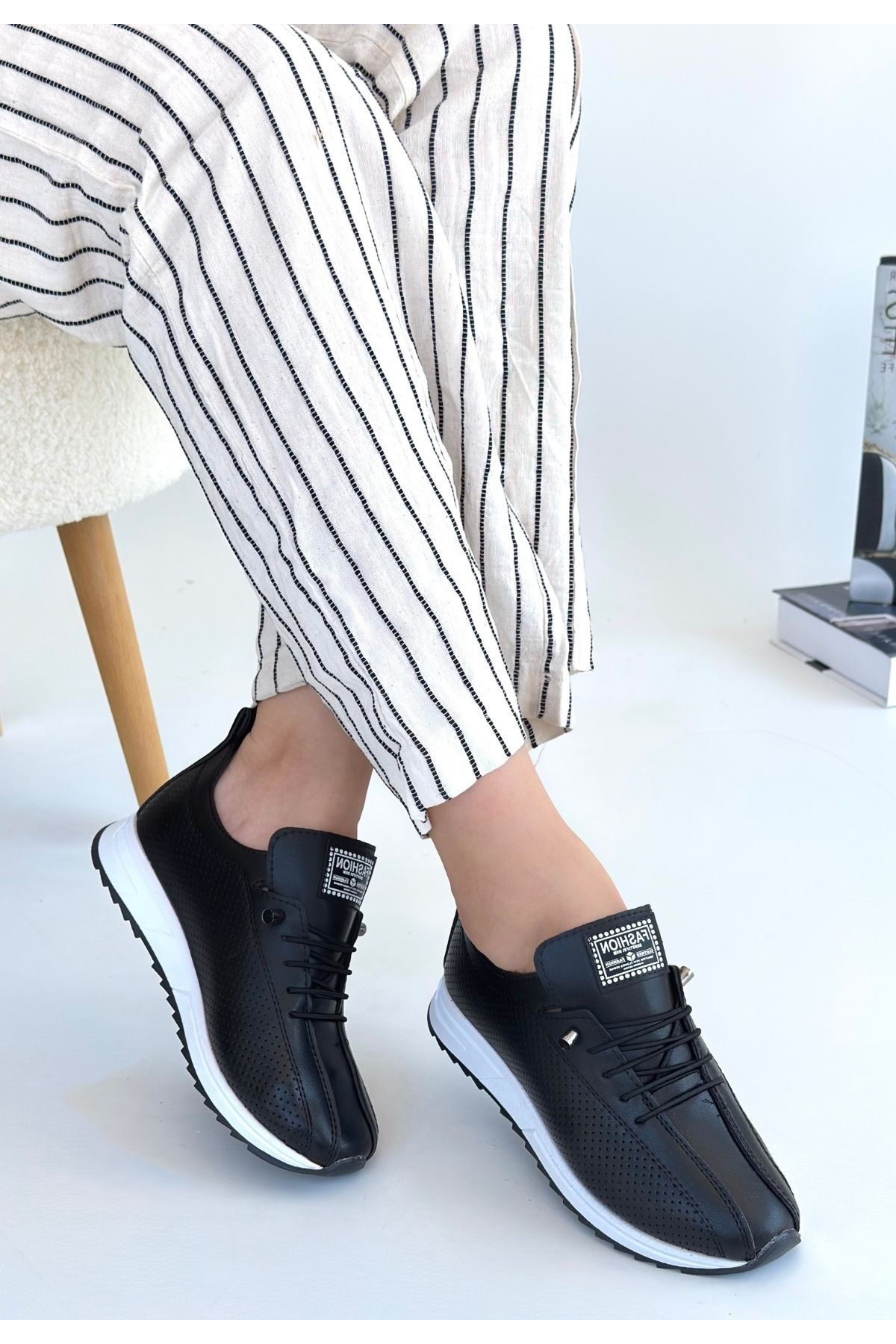 Siyah Bağcıklı Kadın Spor Ayakkabı - Görsel 4