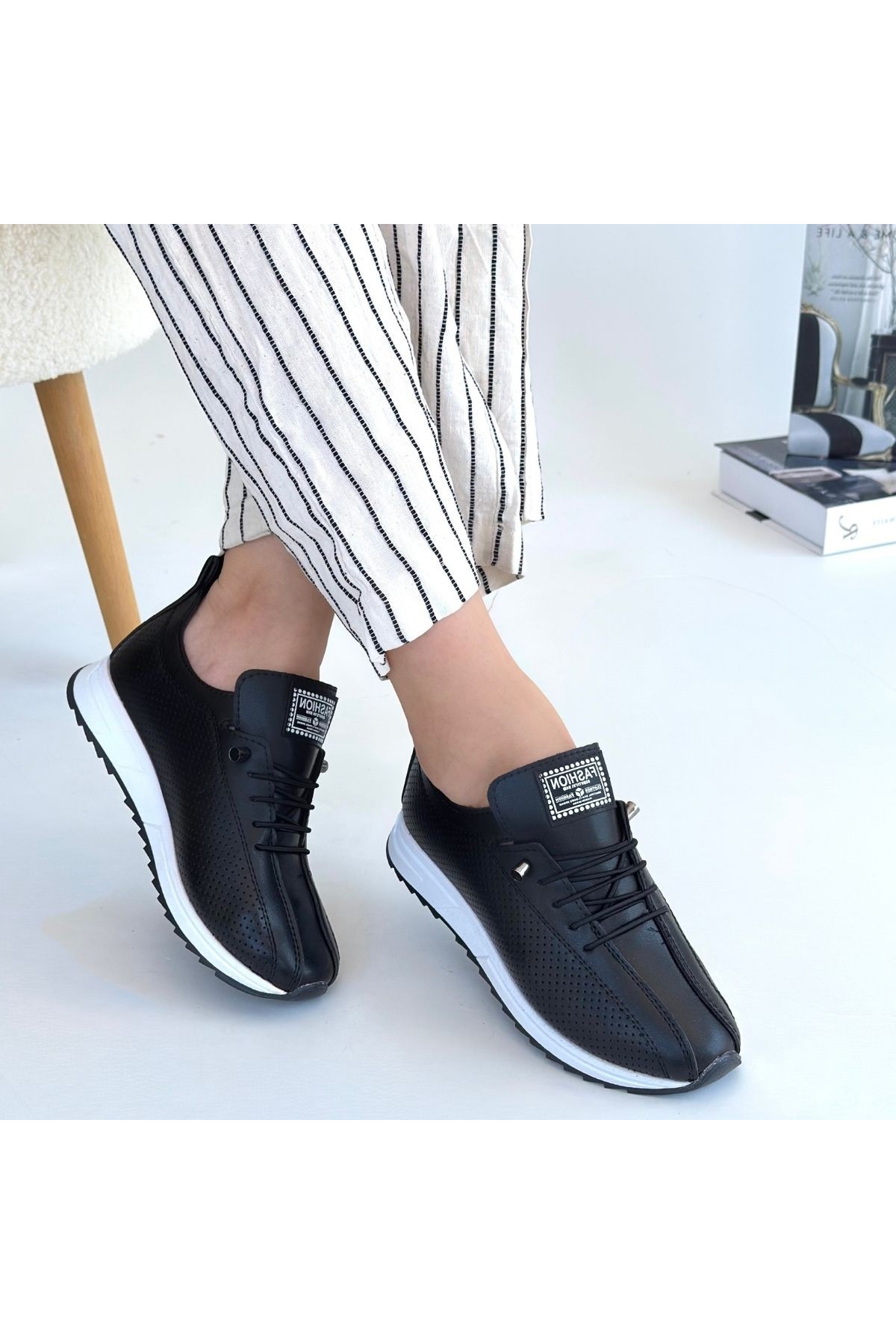 Siyah Bağcıklı Kadın Spor Ayakkabı - Görsel 5