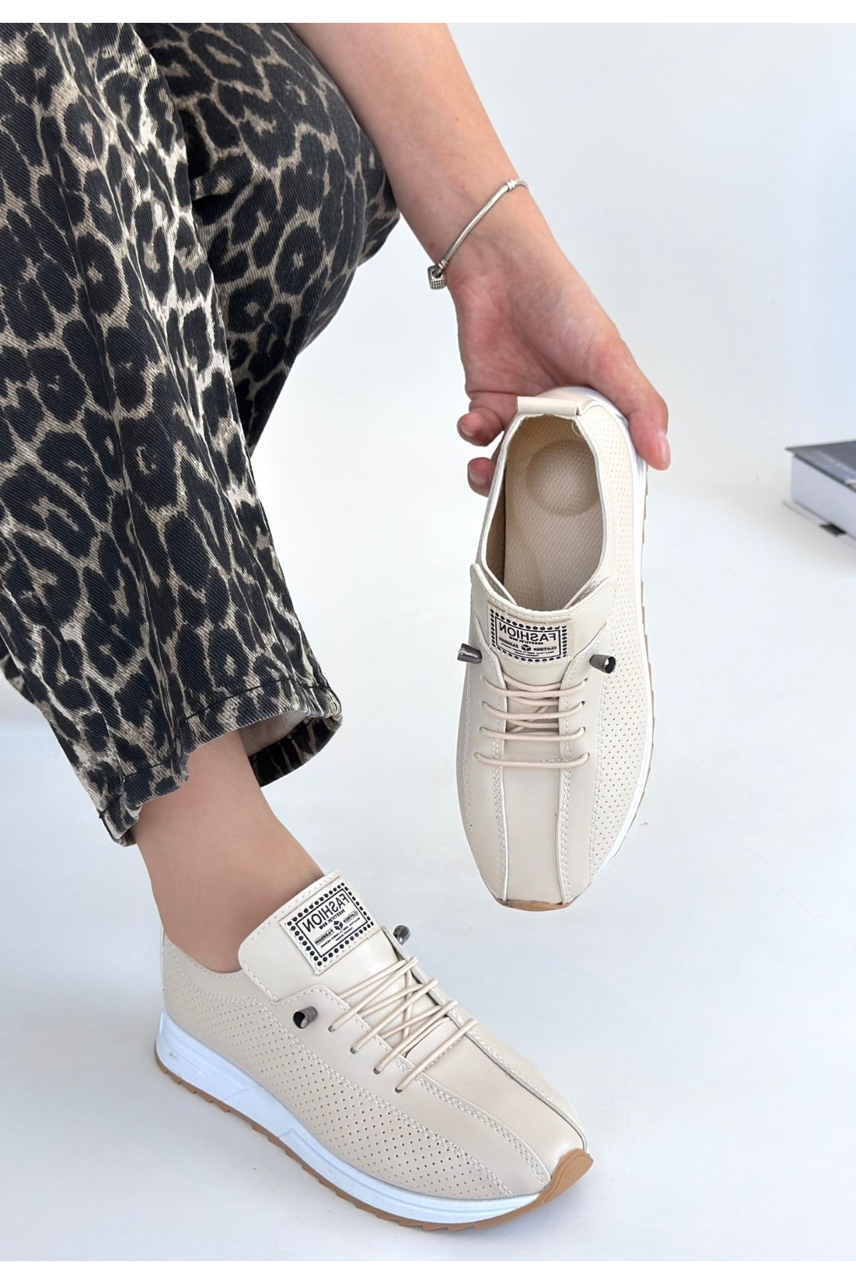 Bej Bağcıklı Kadın Spor Ayakkabı - Görsel 3