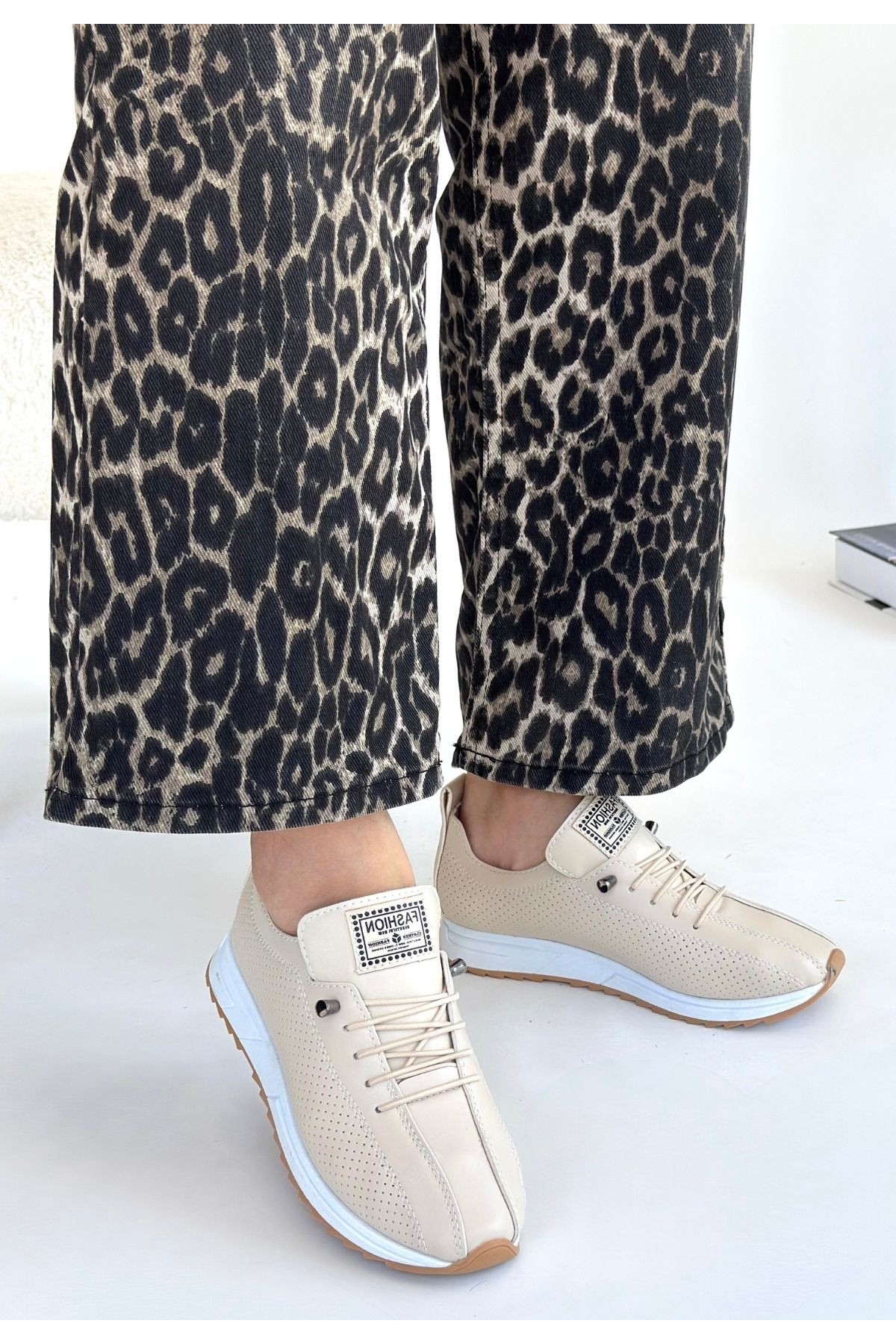 Bej Bağcıklı Kadın Spor Ayakkabı - Görsel 4