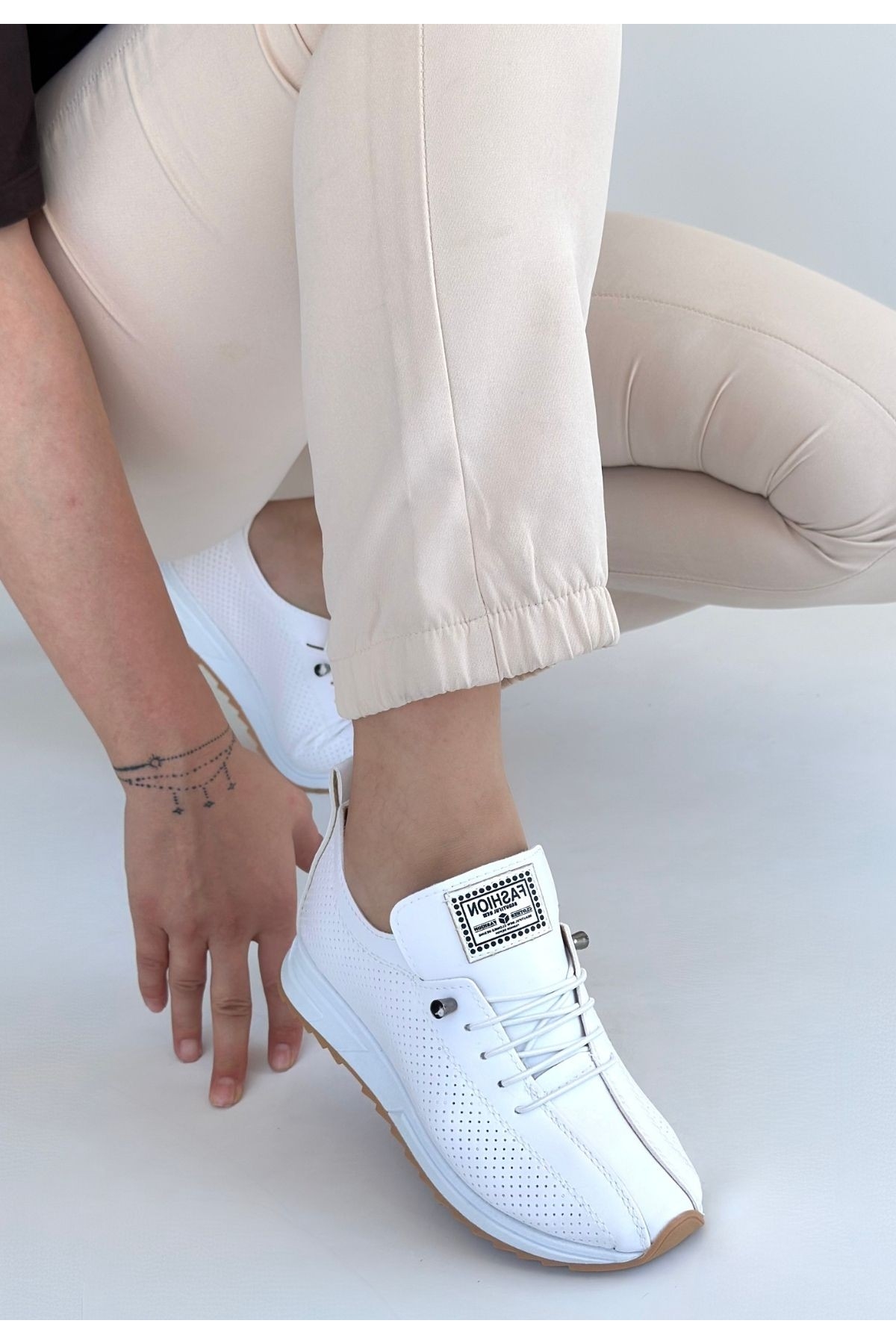 Beyaz Bağcıklı Kadın Spor Ayakkabı - Görsel 2