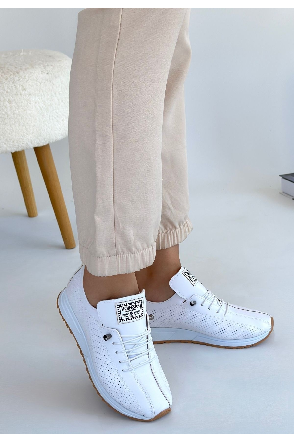 Beyaz Bağcıklı Kadın Spor Ayakkabı - Görsel 4