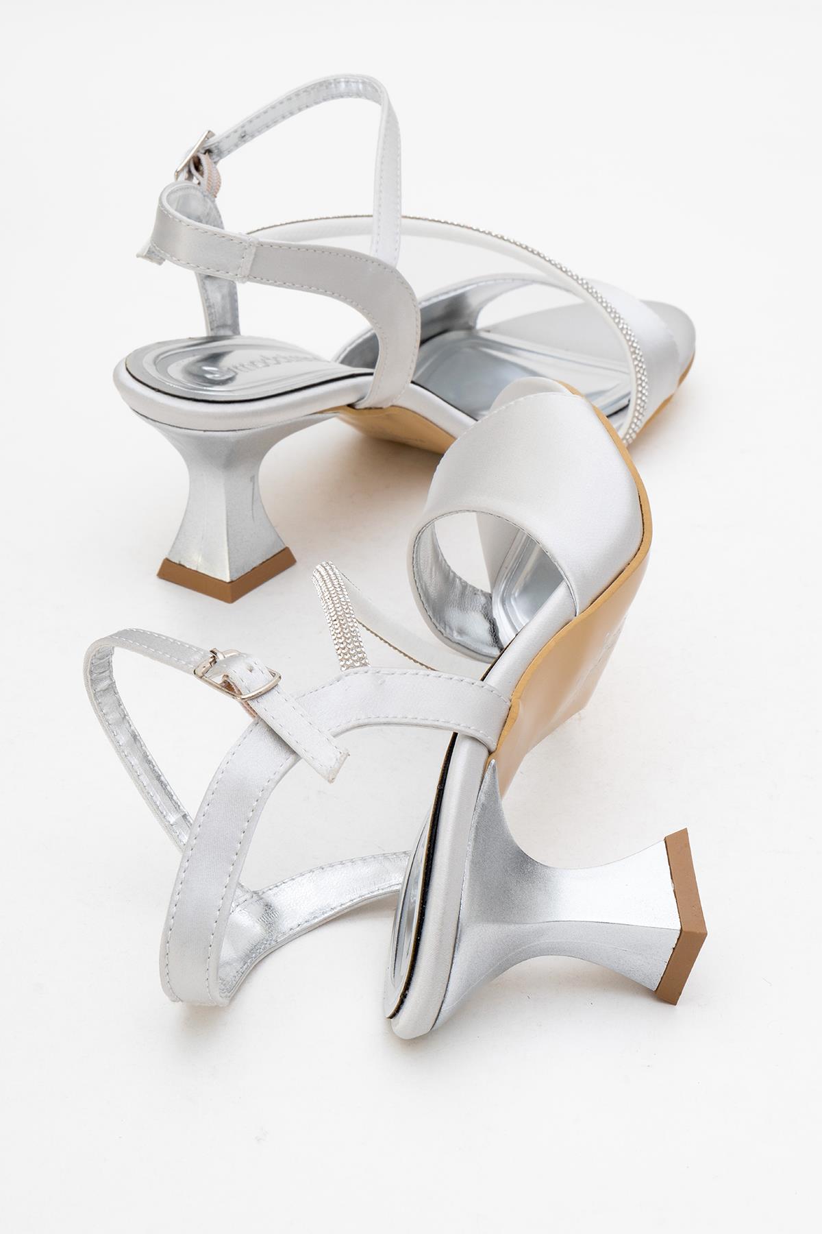 Kadın Kalın Ön Yüz Çapraz Taşlı Topuklu Sandalet GÜMÜŞ SATEN - Görsel 5
