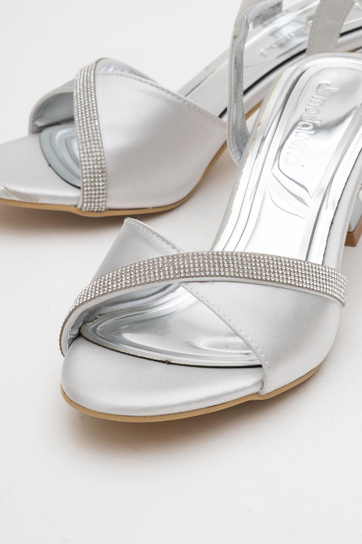 Tek Sıra Taşlı Kelebek Kadın Topuklu Sandalet GÜMÜŞ SATEN - Görsel 4