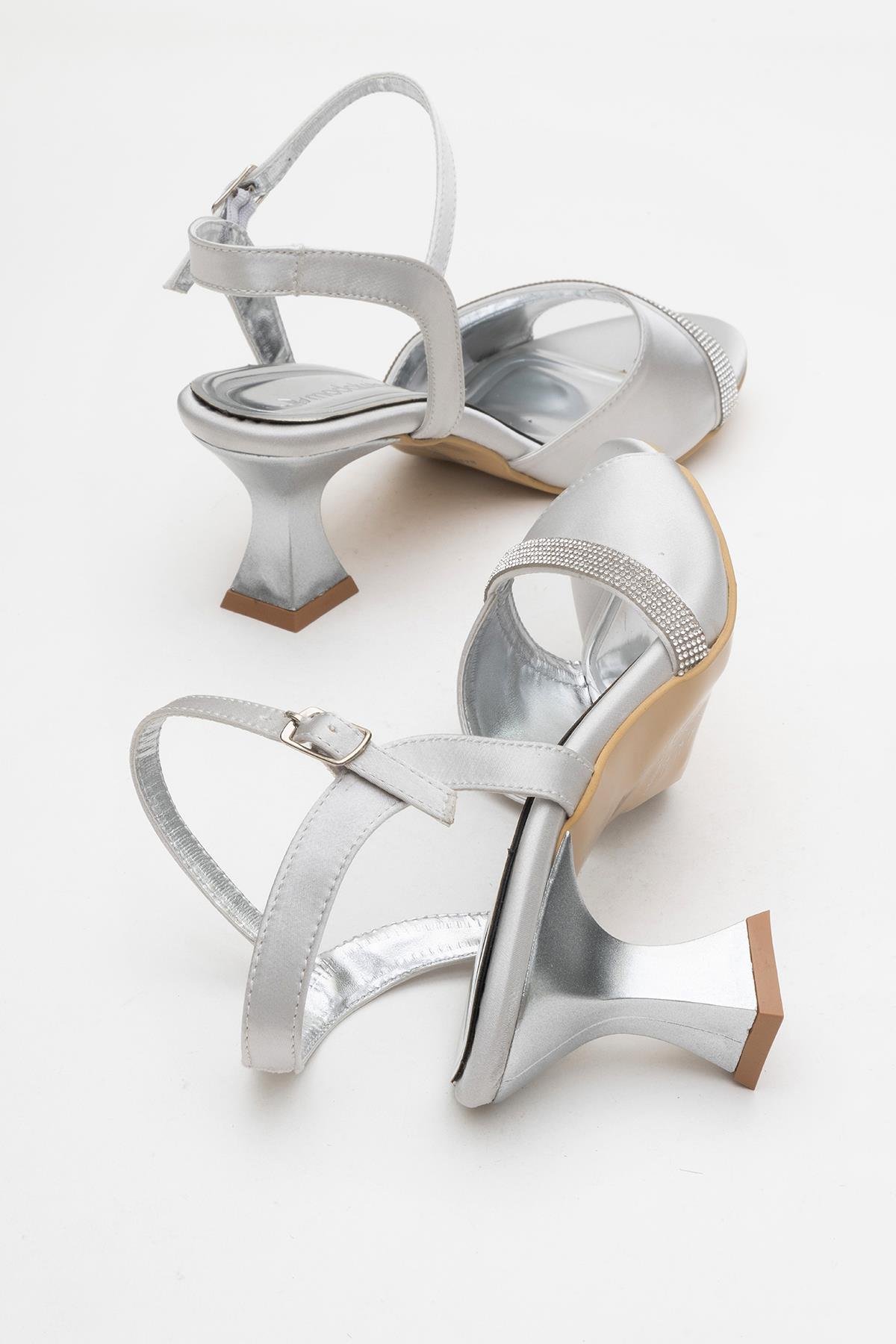 Tek Sıra Taşlı Kelebek Kadın Topuklu Sandalet GÜMÜŞ SATEN - Görsel 5