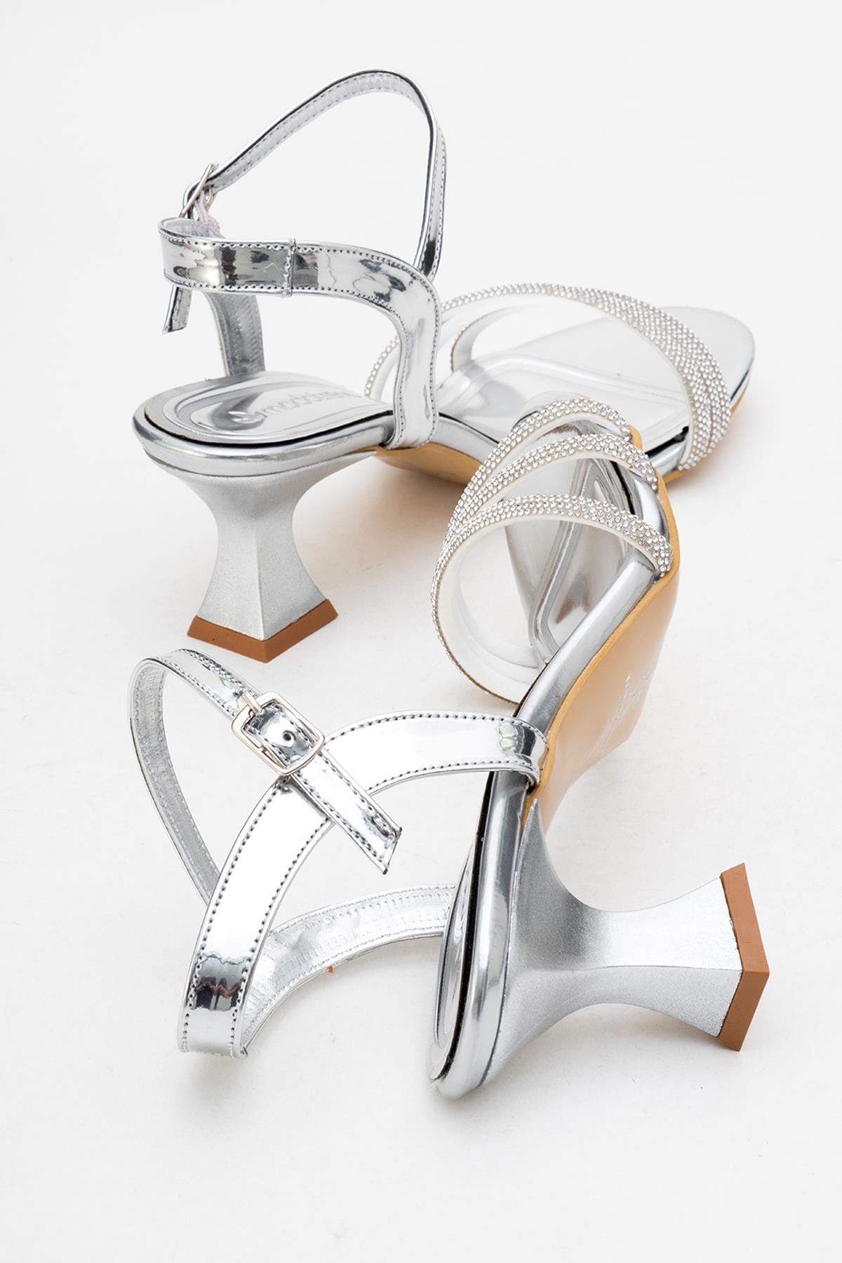 Kadın Biyeli 3 Taşlı Topuklu Sandalet GÜMÜŞ AYNA - Görsel 5