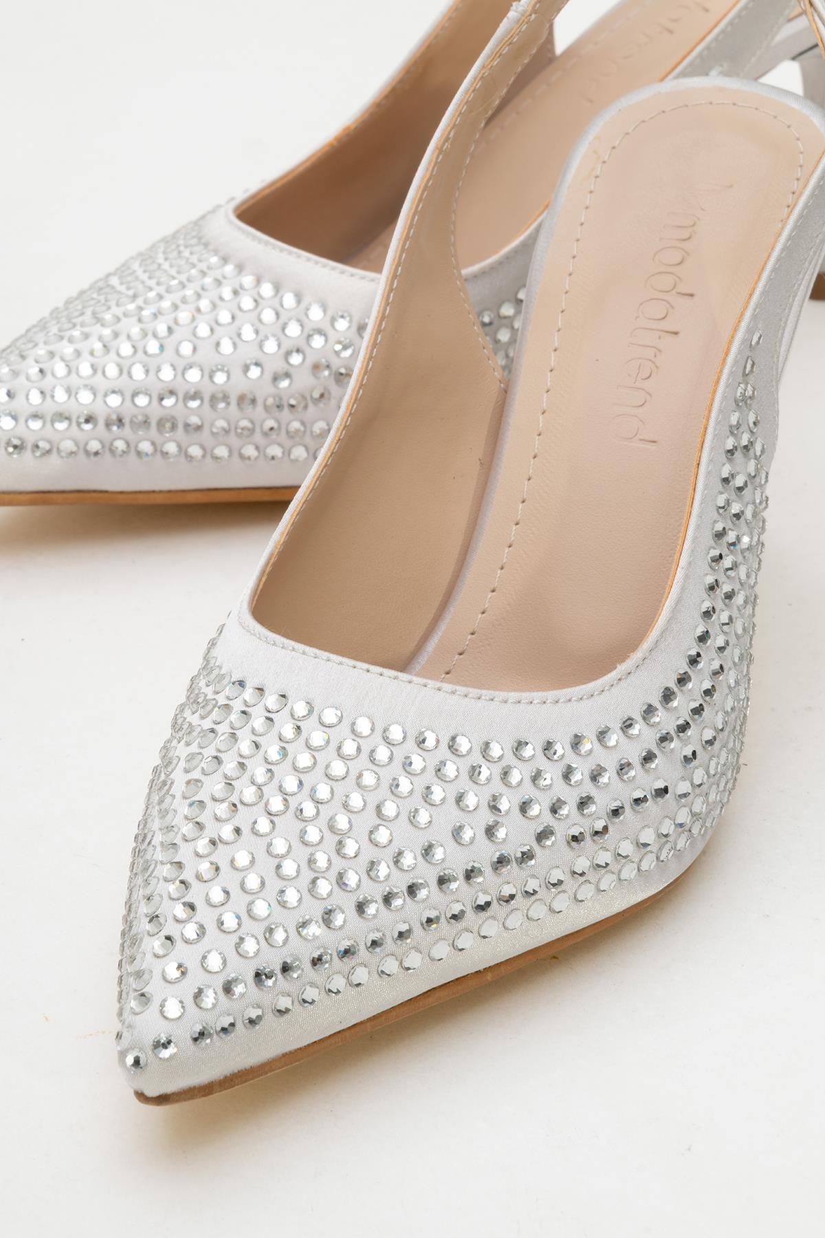 Taşlı Sivri Burunlu Kadın Topuklu Ayakkabı GÜMÜŞ SATEN - Görsel 4
