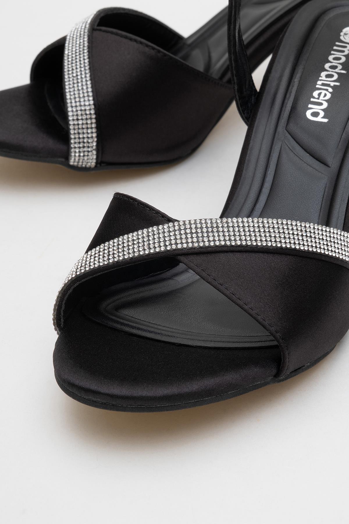 Tek Sıra Taşlı Kelebek Kadın Topuklu Sandalet SİYAH SATEN - Görsel 4