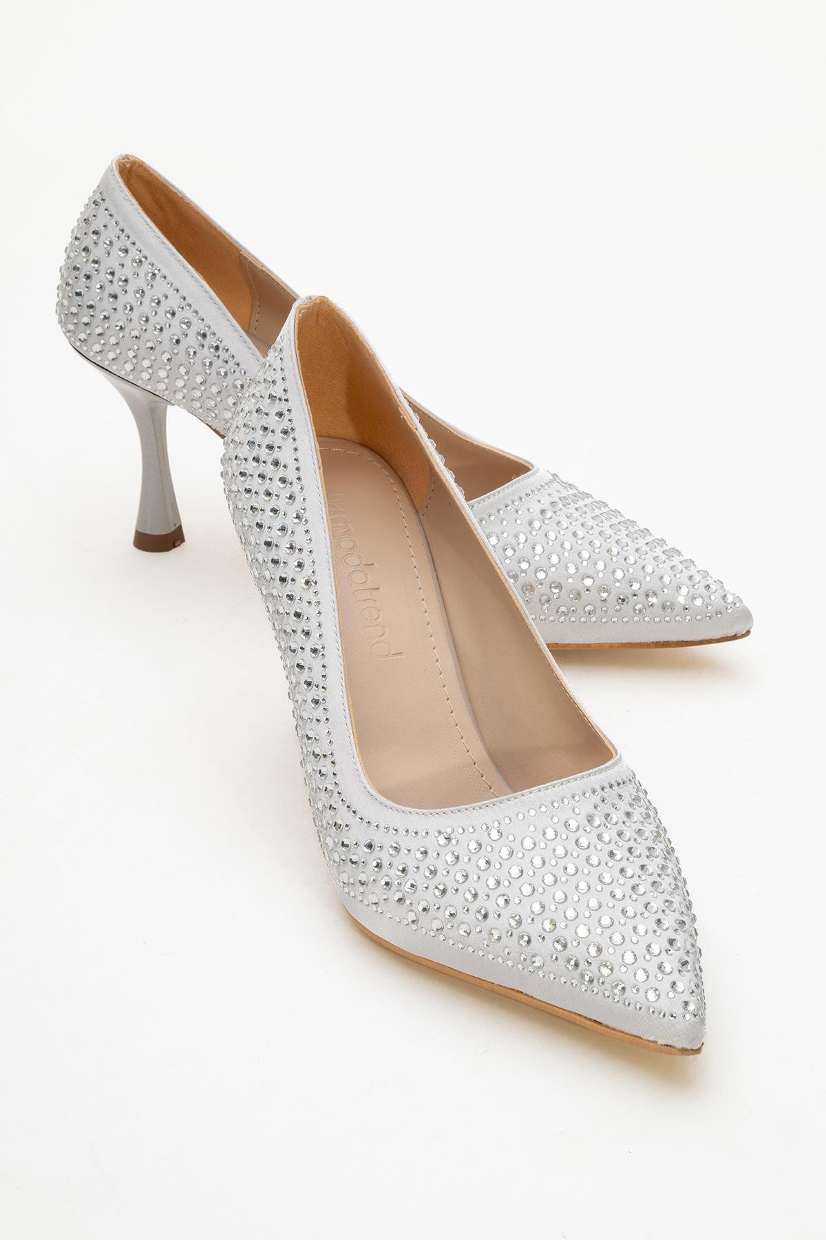 Taşlı Sivri Burunlu Stiletto Kadın Topuklu Ayakkabı GÜMÜŞ SATEN - Görsel 2