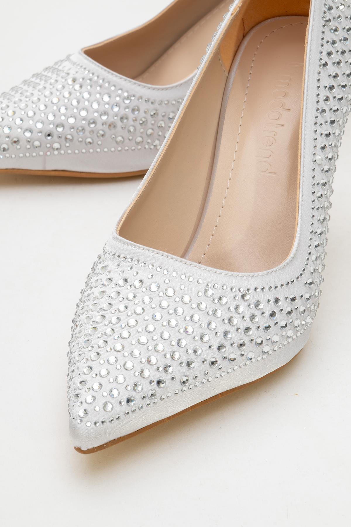 Taşlı Sivri Burunlu Stiletto Kadın Topuklu Ayakkabı GÜMÜŞ SATEN - Görsel 4