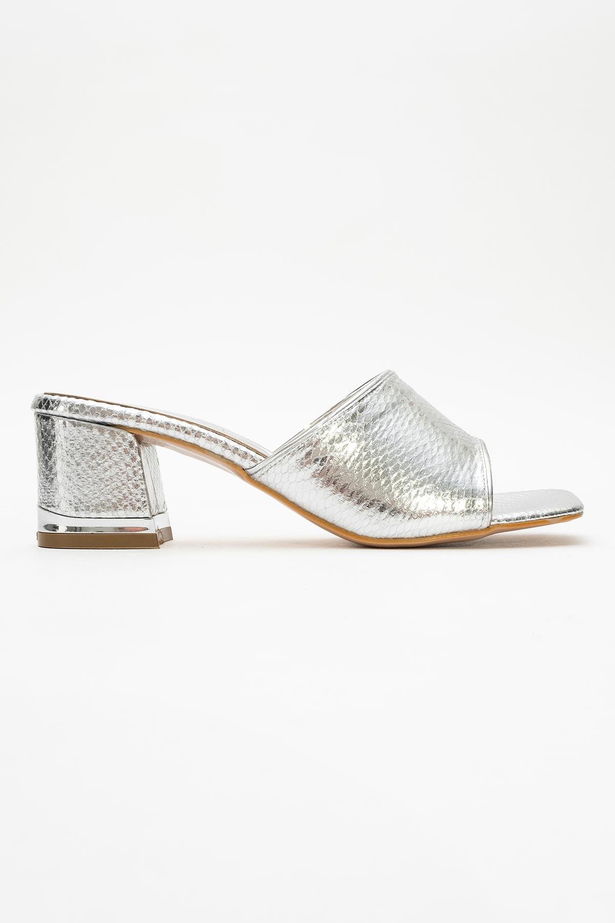 Kadın Topuklu Terlik GÜMÜŞ YILAN DESEN - Görsel 3