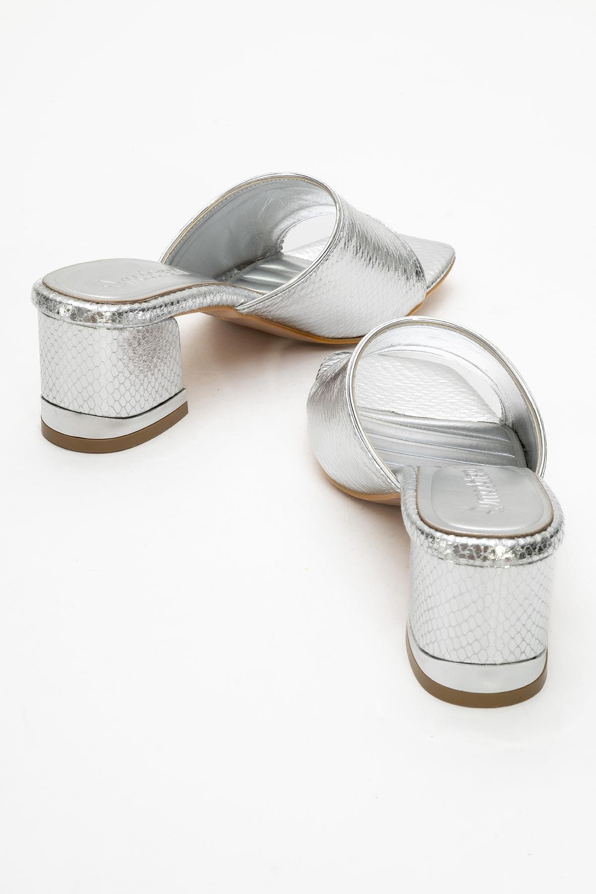 Kadın Topuklu Terlik GÜMÜŞ YILAN DESEN - Görsel 5