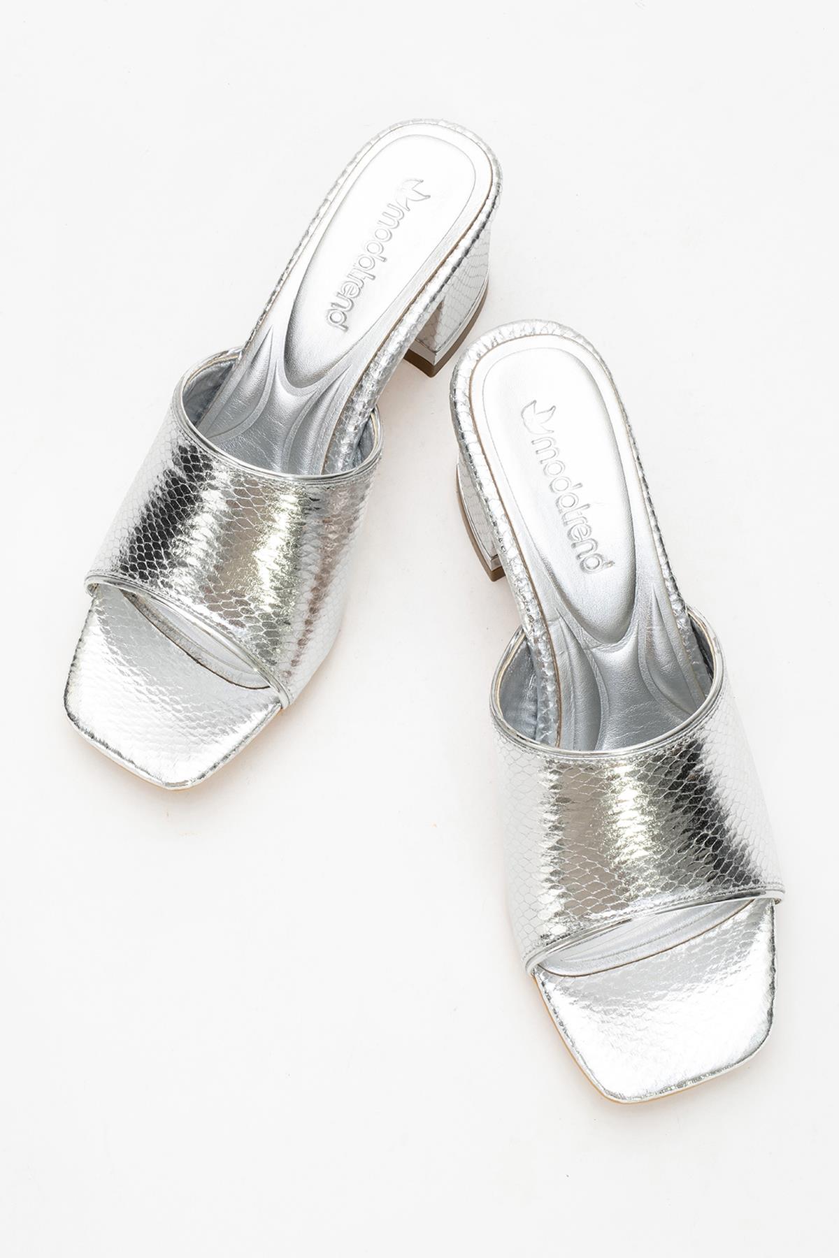 Kadın Topuklu Terlik GÜMÜŞ YILAN DESEN - Görsel 6