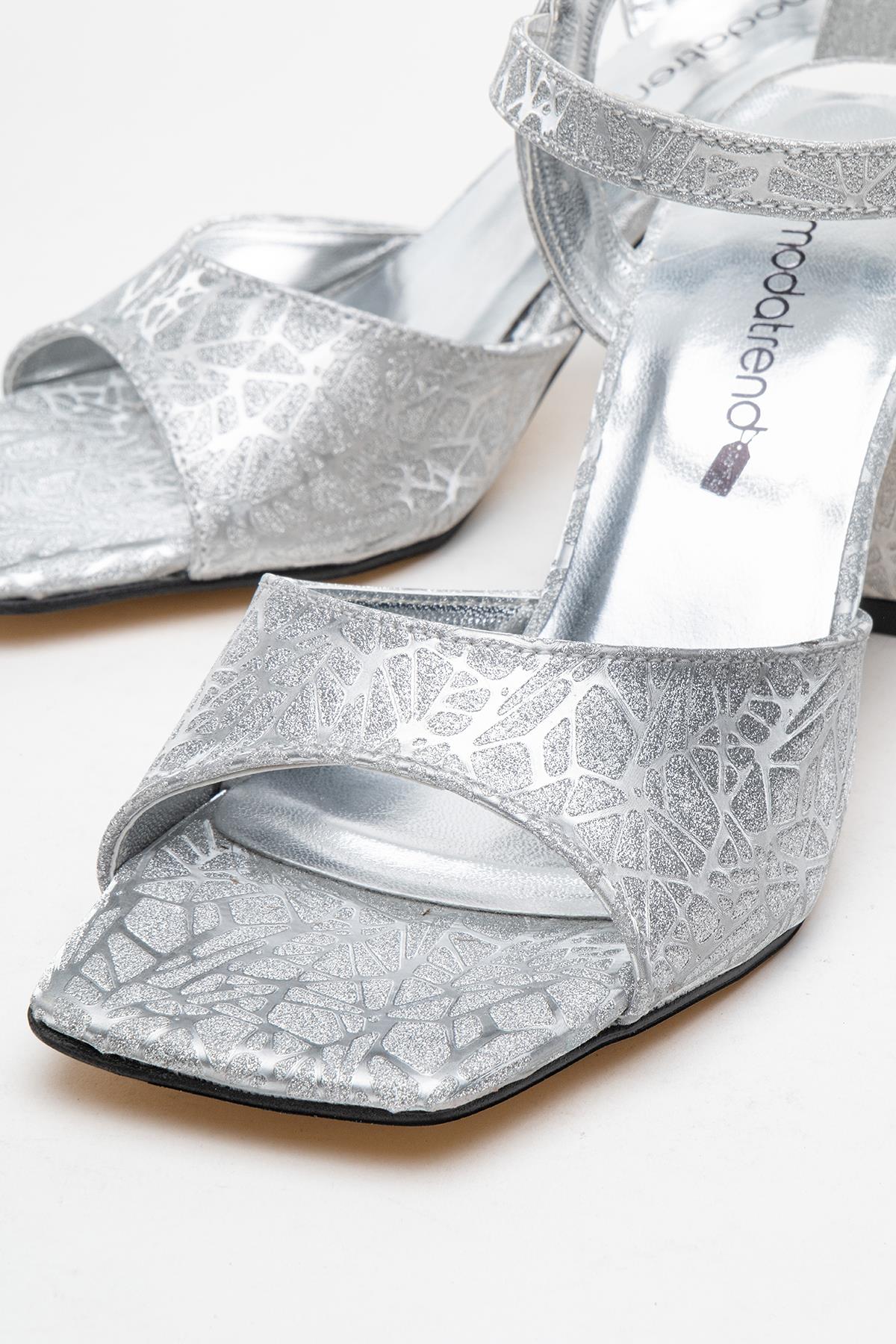 Kadın Bantlı Topuklu Sandalet Ayakkabı GÜMÜŞ - Görsel 4