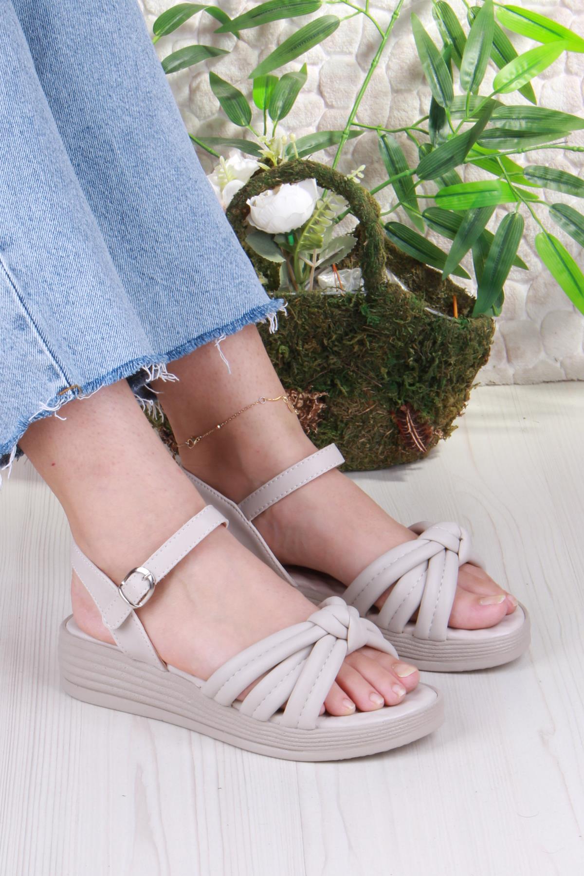 05-2077 Soft Rahat Toka Detaylı Büzgülü Bant Kadın Sandalet - Görsel 2