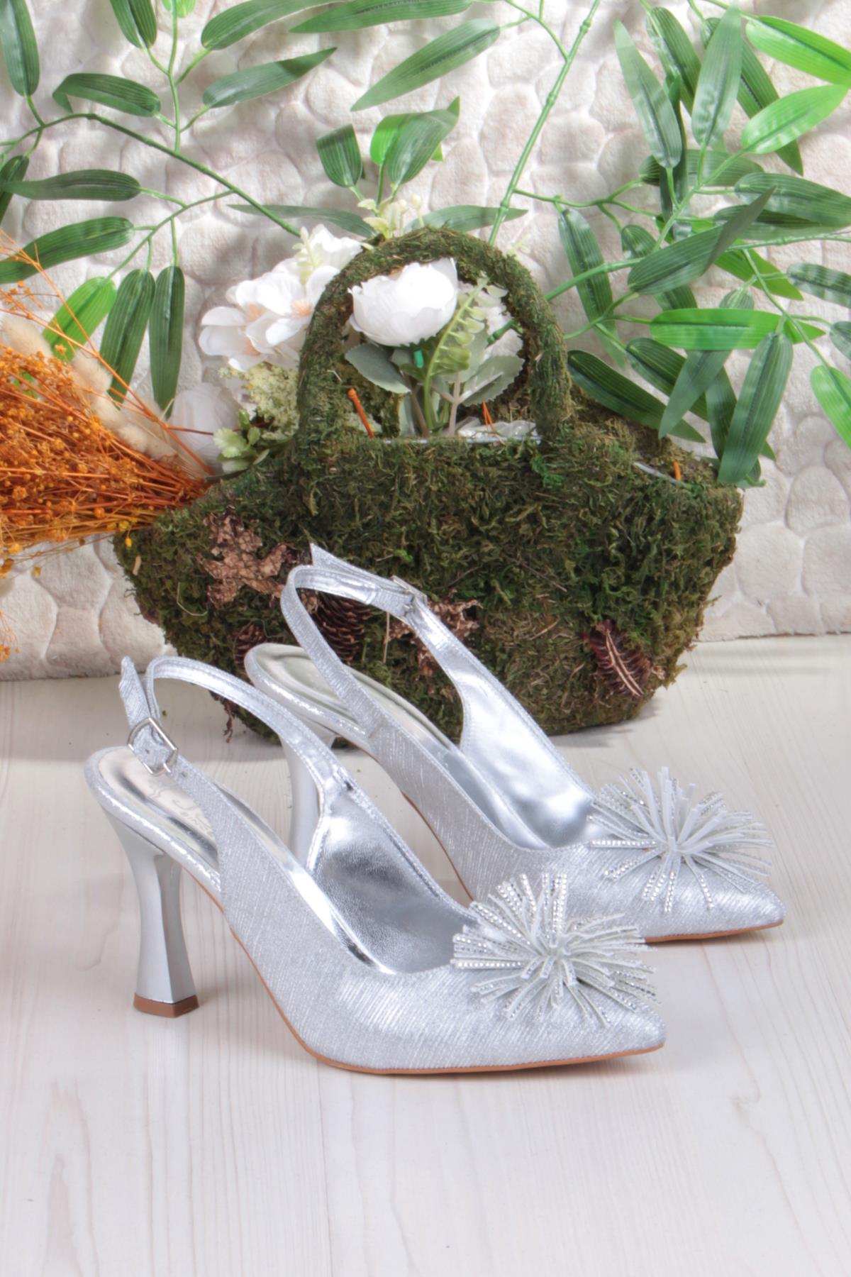 35389 Jena Simli Püskül Toka Detaylı Önü Kapalı Arkası Açık Topuklu Kadın Ayakkabı - Görsel 6