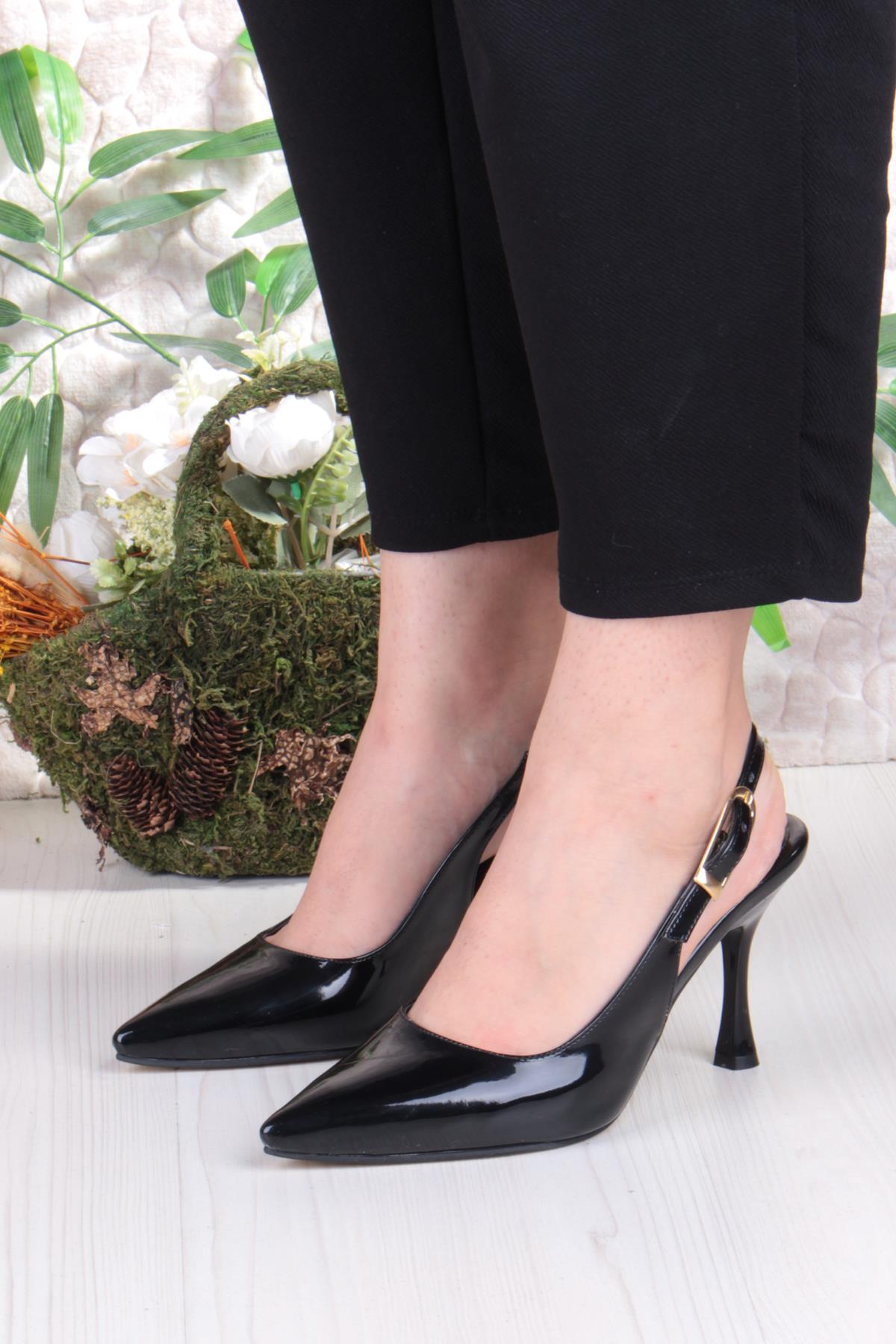 3670 Uraz Rugan Toka Detaylı Arkası Açık Önü Kapalı Topuklu Kadın Ayakkabı - Görsel 3