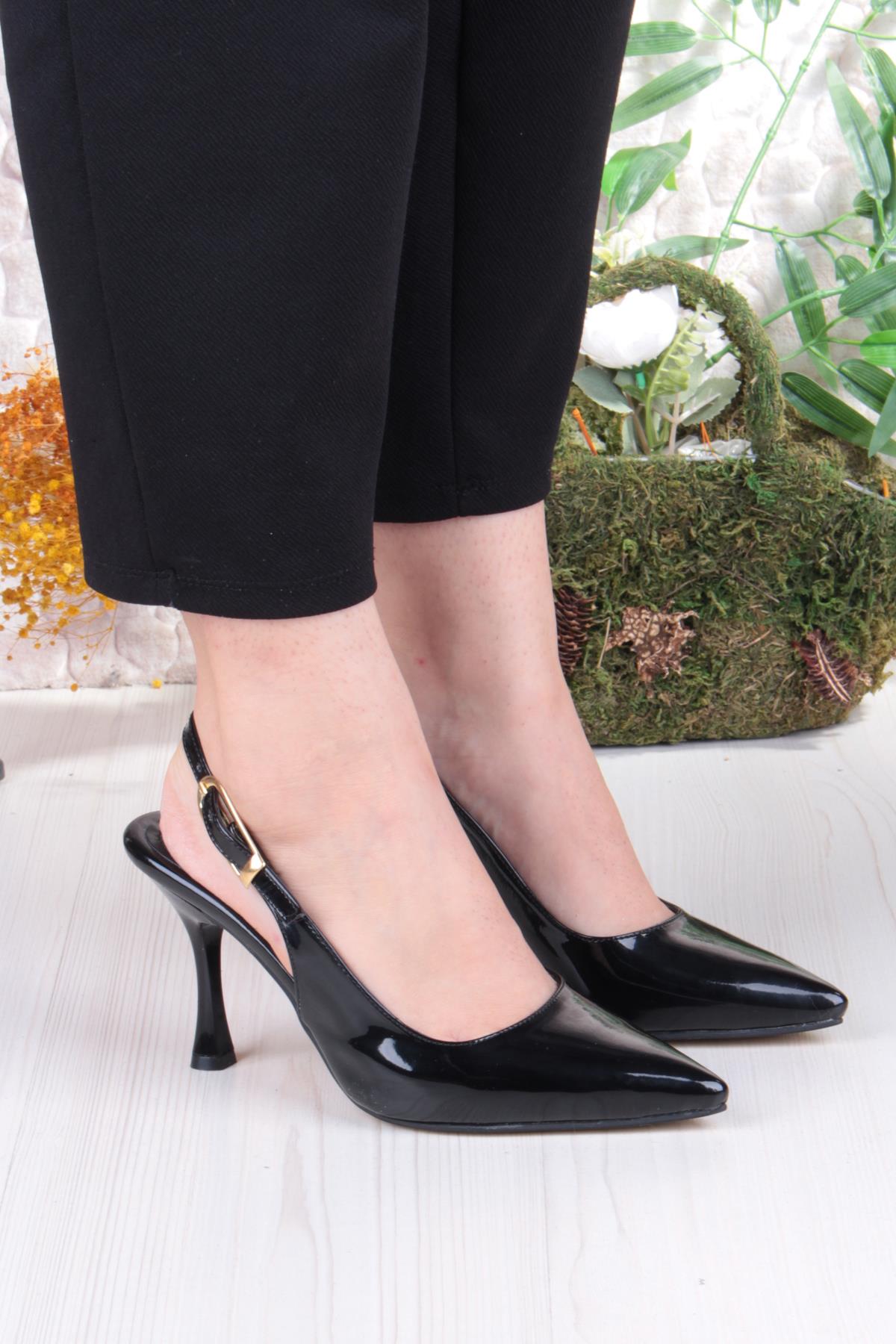 3670 Uraz Rugan Toka Detaylı Arkası Açık Önü Kapalı Topuklu Kadın Ayakkabı - Görsel 4