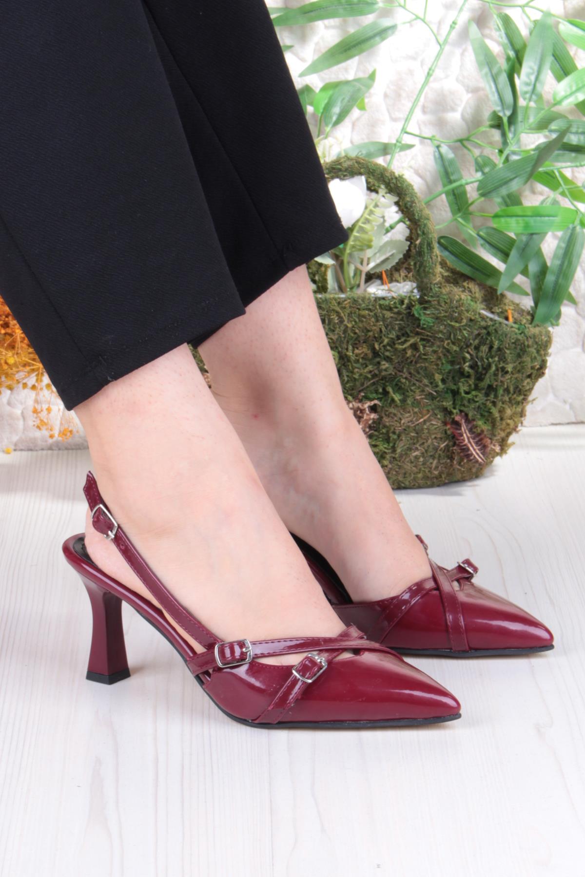 3669 Uraz Rugan Toka Detaylı Arkası Açık Önü Kapalı Topuklu Kadın Ayakkabı - Görsel 2