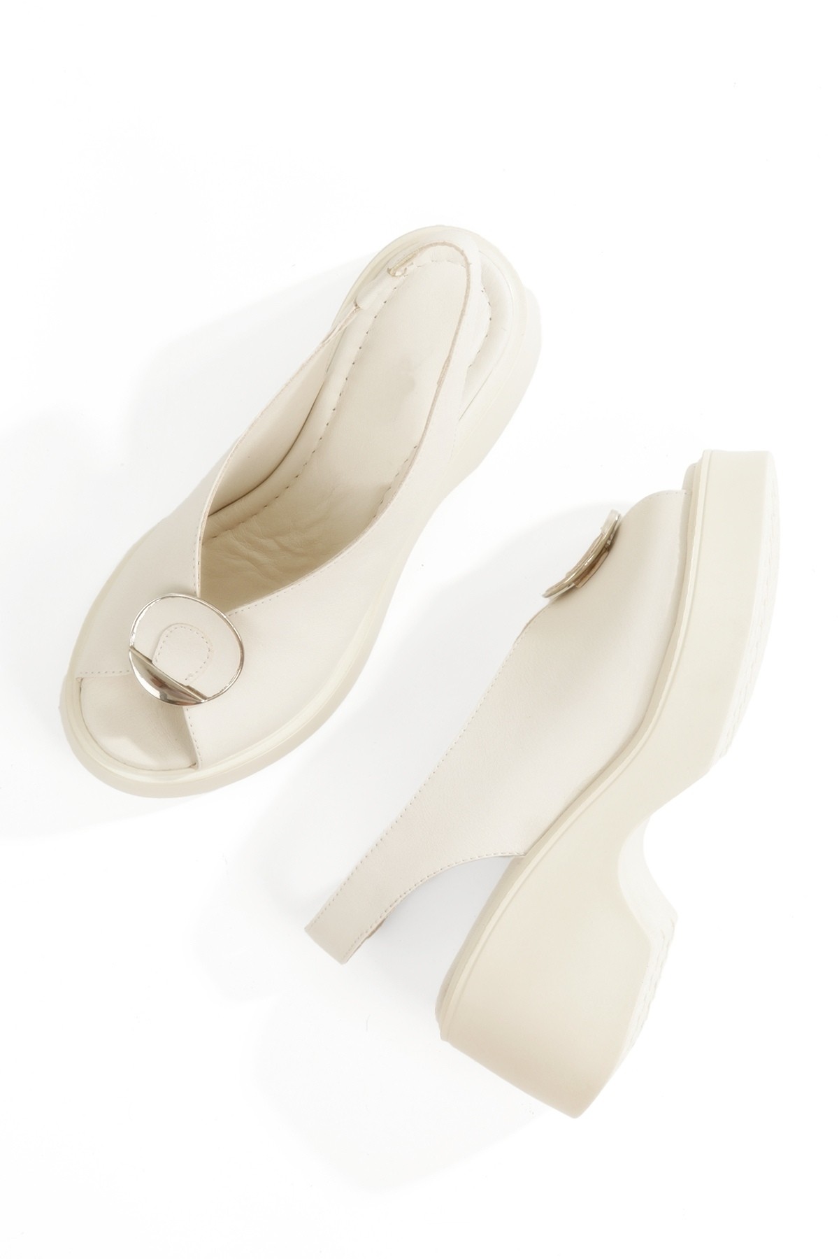 Dorfi Kırık Beyaz Hakiki Deri Tokalı Sandalet Dolgu Topuklu Kadın Ayakkabı - Görsel 5