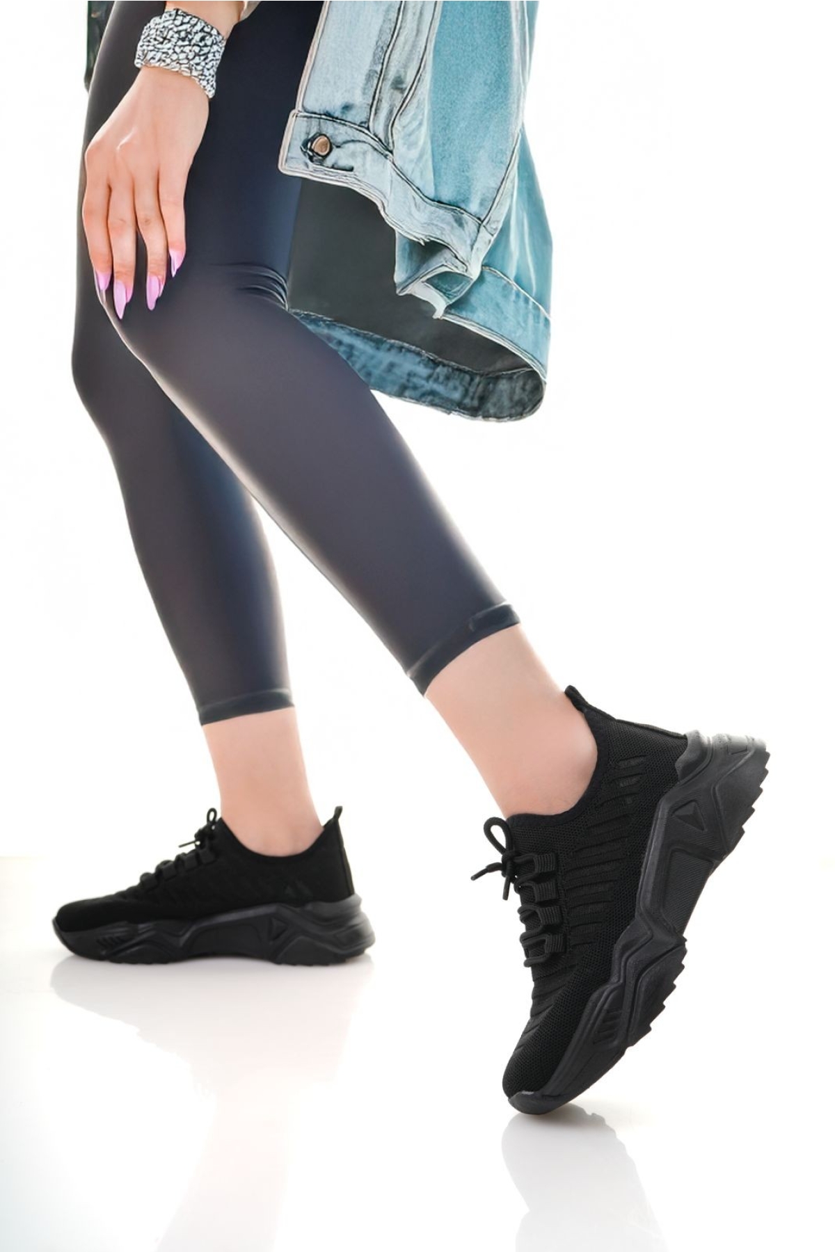Siyah Triko Bağcık Detaylı Kadın Spor Ayakkabı - Görsel 2