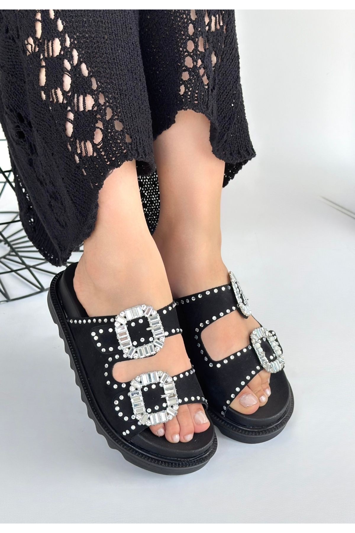 Siyah Nubuk Çift Tokalı Taşlı Kadın Düz Terlik - Görsel 5