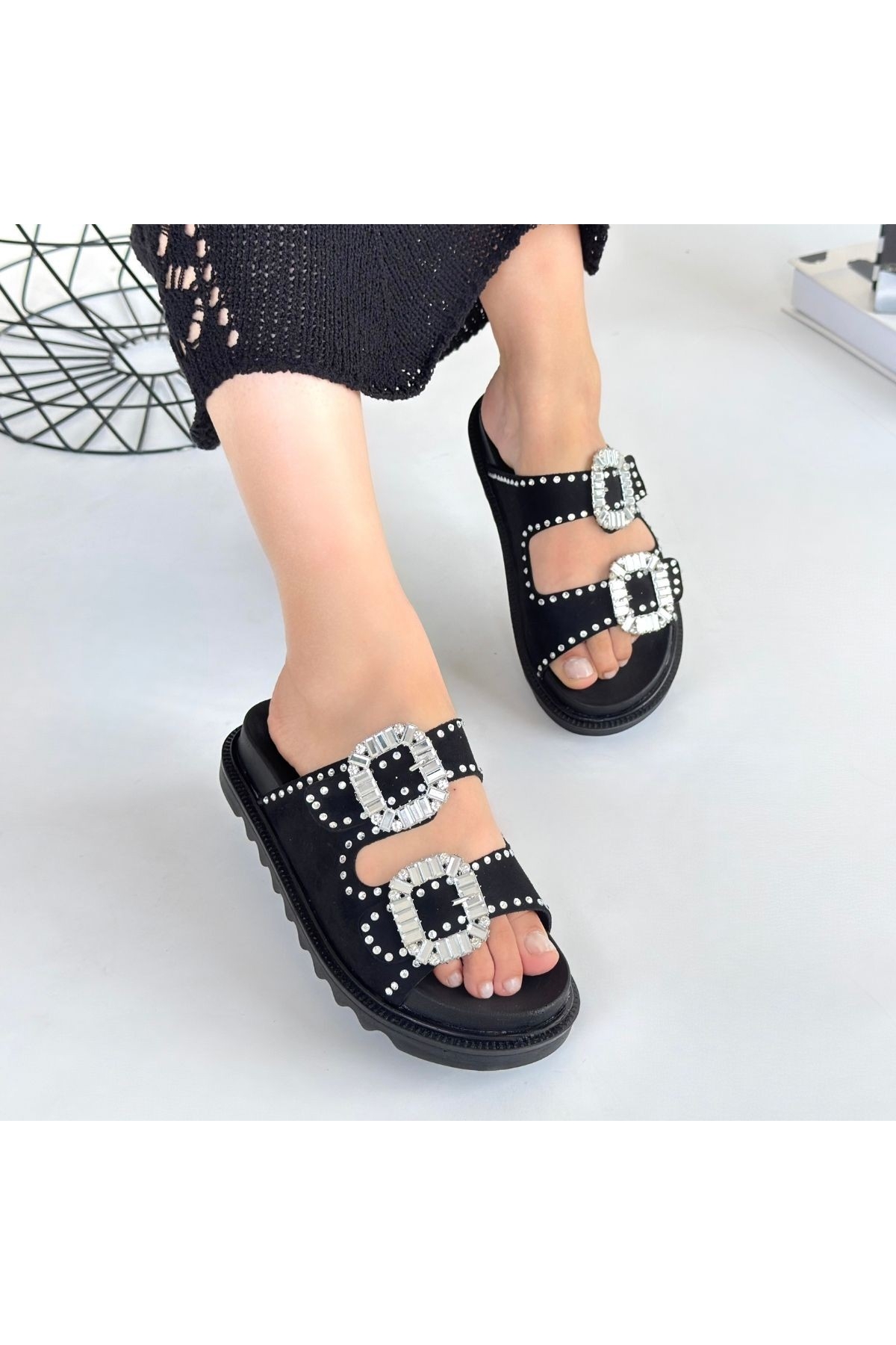 Siyah Nubuk Çift Tokalı Taşlı Kadın Düz Terlik - Görsel 6