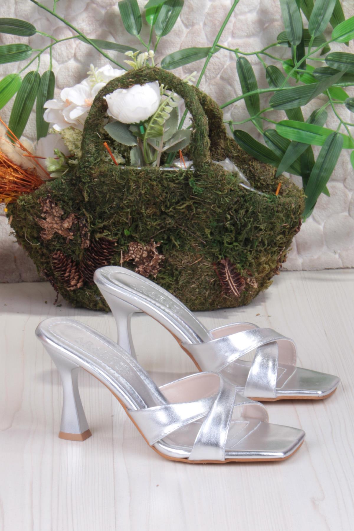 5132 Ares Çapraz Bantlı İnçe Yüksek Topuklu Kadın Terlik - Görsel 6