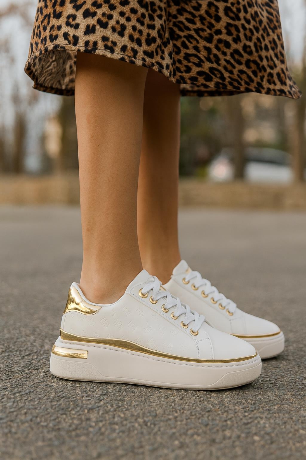 Kadın İnce Şerit Detaylı Kalın Taban Spor Ayakkabı - Görsel 2