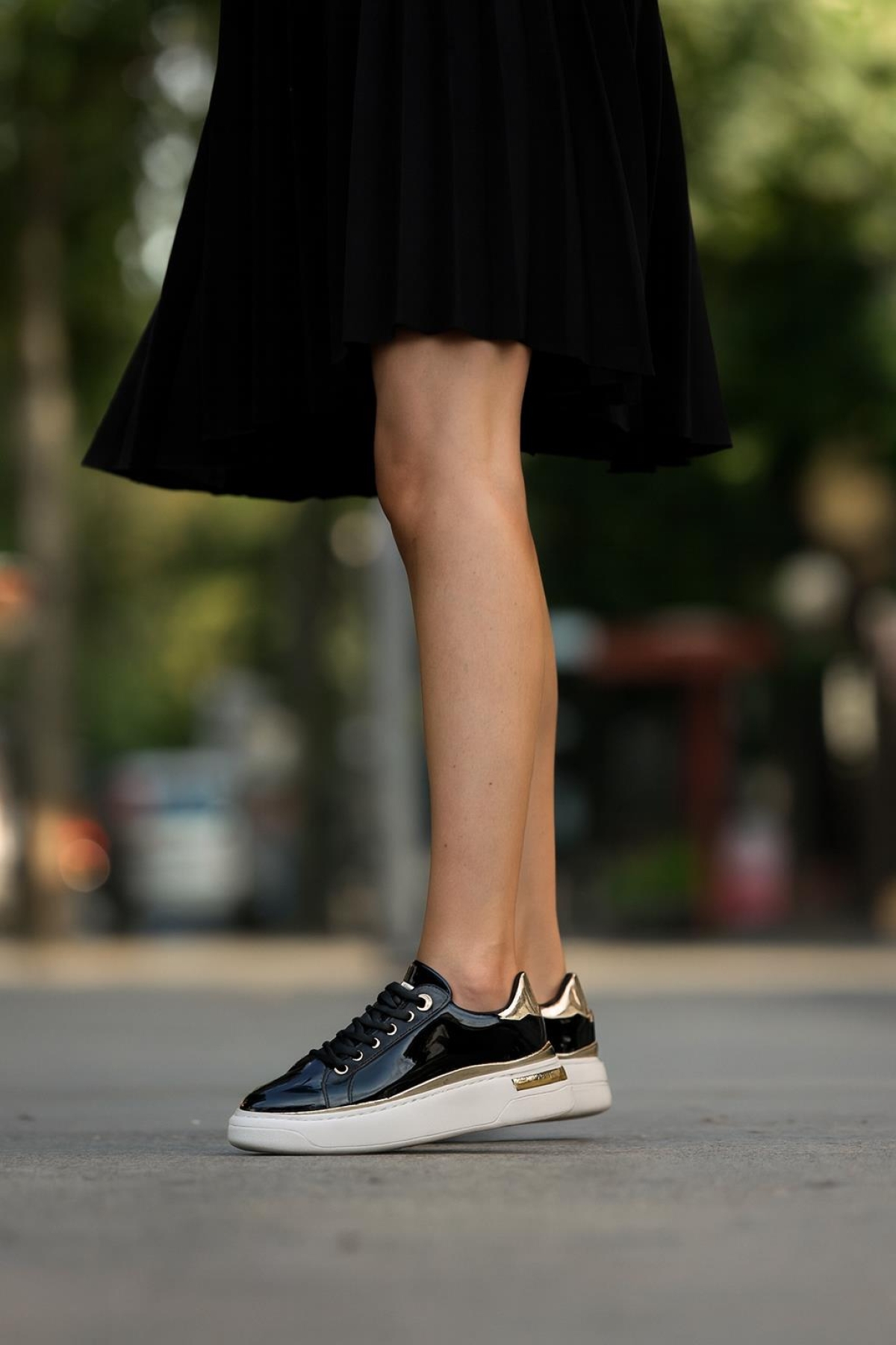 Kadın İnce Şerit Detaylı Kalın Taban Spor Ayakkabı - Görsel 2