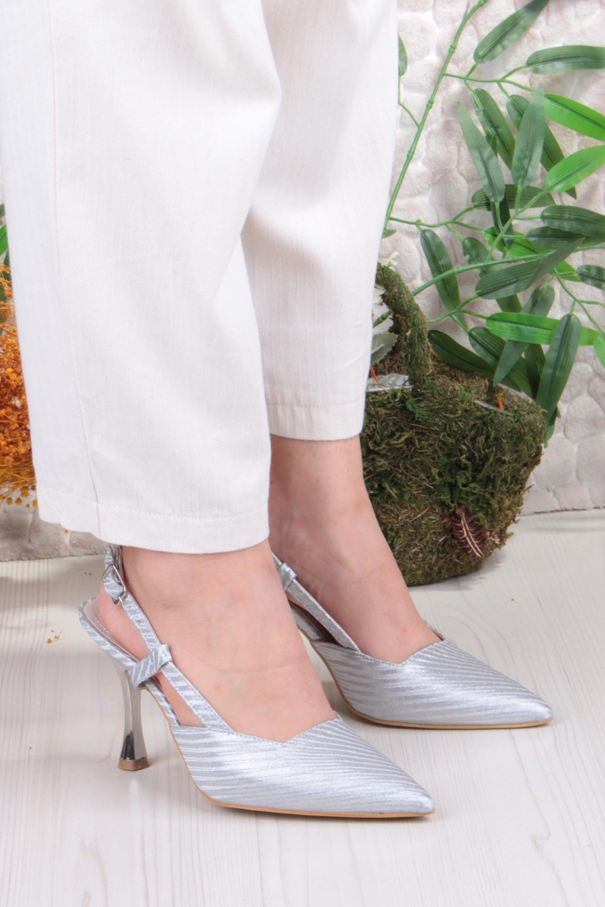 086-1001 Fls Saten Baskılı Arkası Açık Önü Kapalı Topuklu Kadın Ayakkabı - Görsel 4