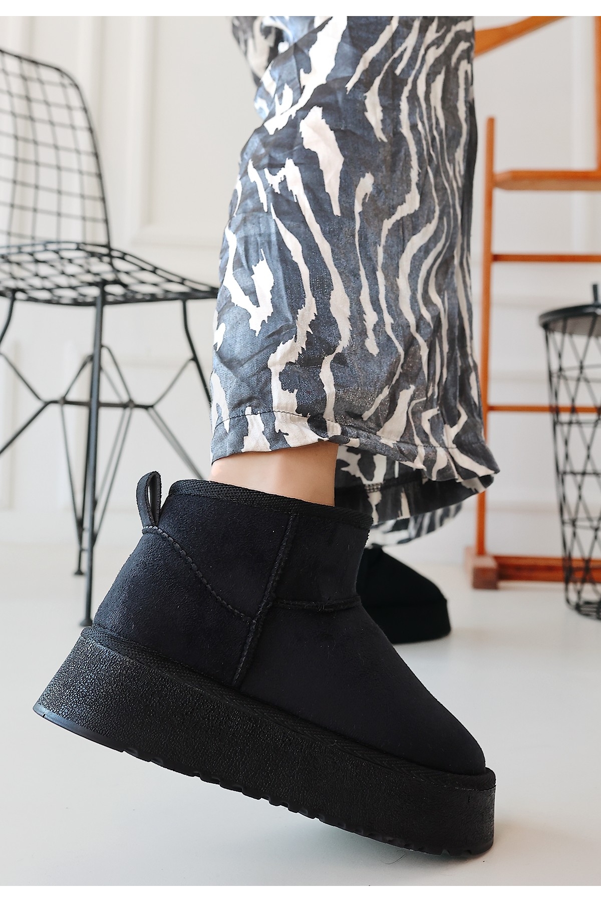 Siyah Süet Yüksek Taban Kadın Düz Bot - Görsel 4