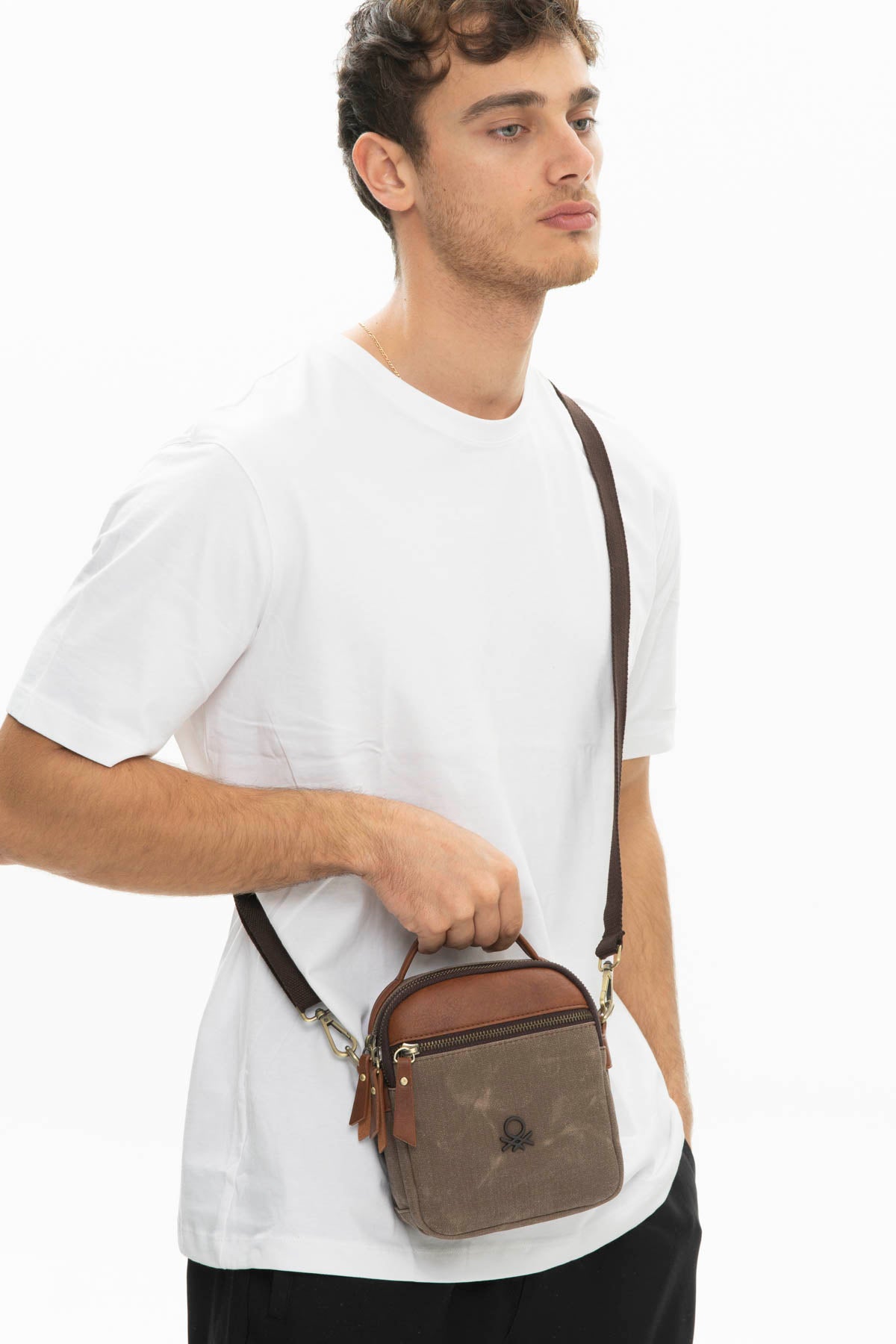 BenettonTutma Kulp Detaylı Çapraz Askılı Çanta