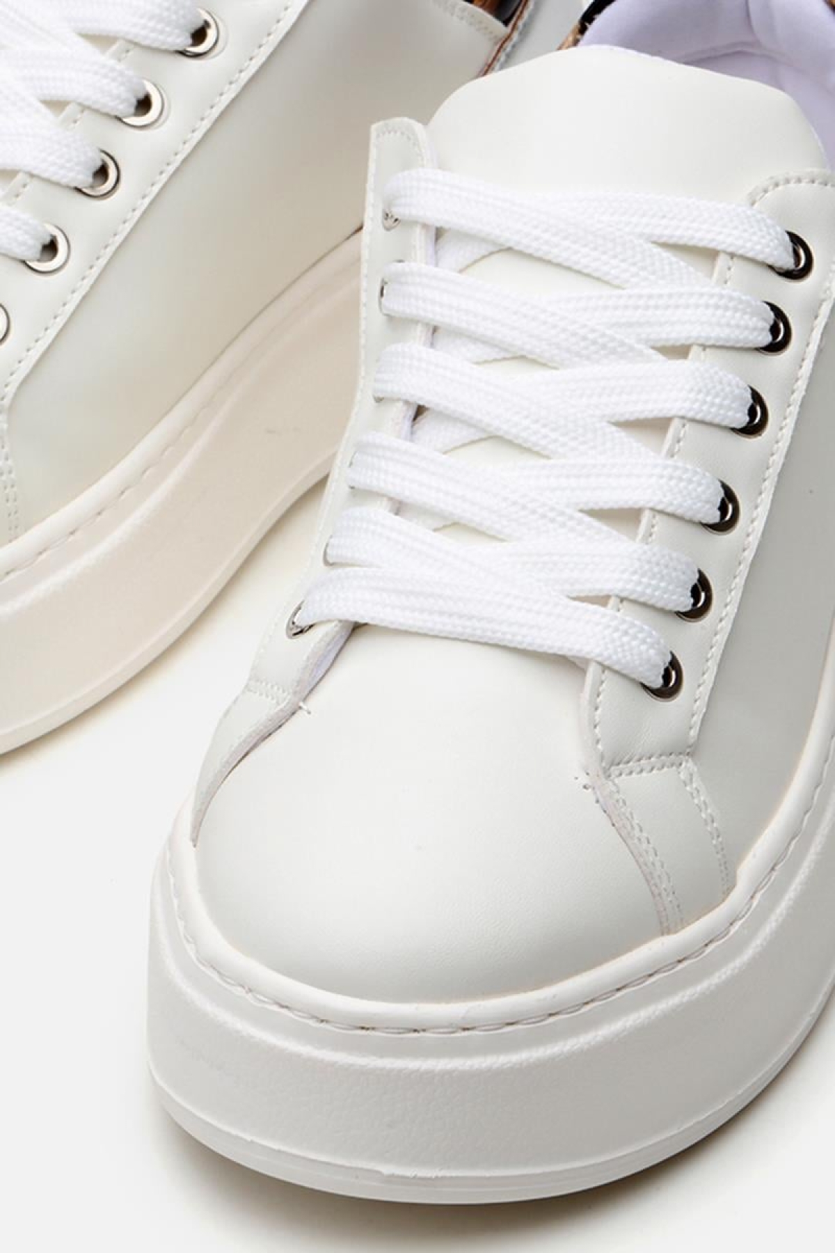 Beyaz Kadın Günlük Ayakkabı - Görsel 4