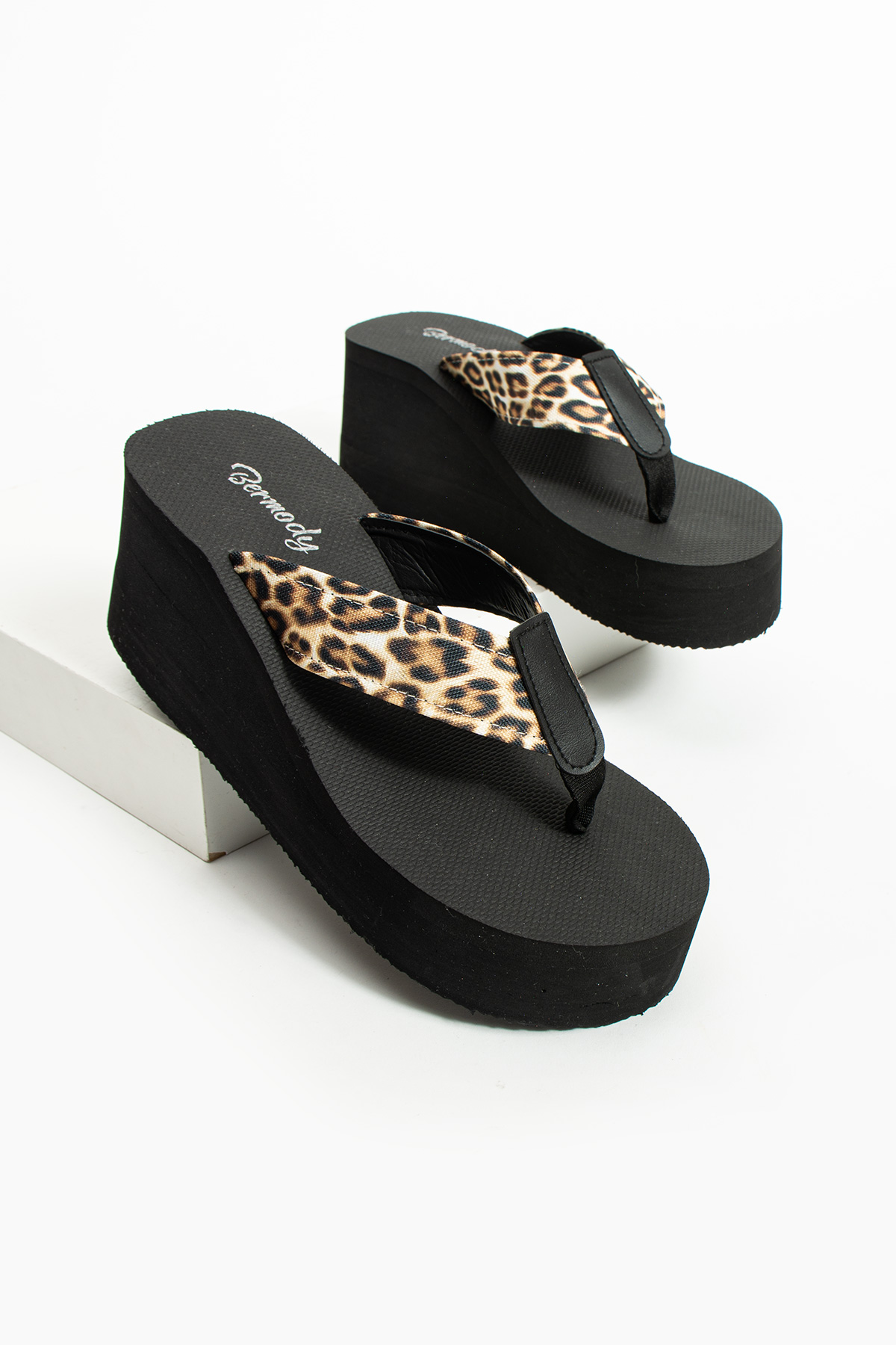 Robin Yüksek Platform Topuk Kadın Parmak Arası Plaj Terlik - Görsel 4