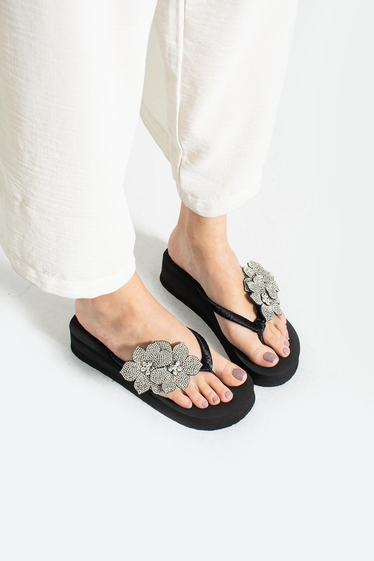 Anna Platform Topuk Çiçek Taşlı Kadın Parmak Arası Terlik - Görsel 3