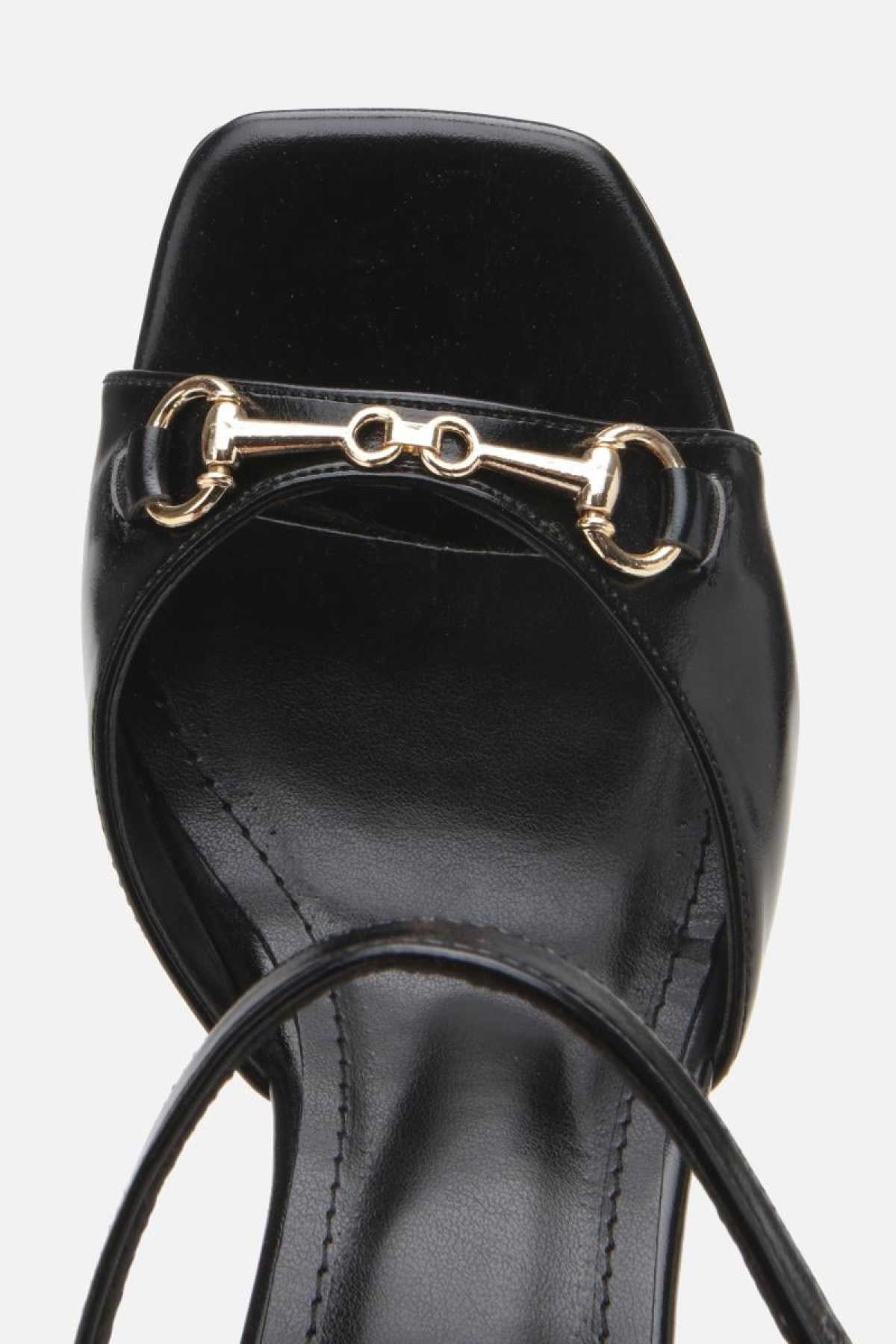 Kadın Siyah Tokalı Dolgu Topuklu Sandalet - Görsel 6