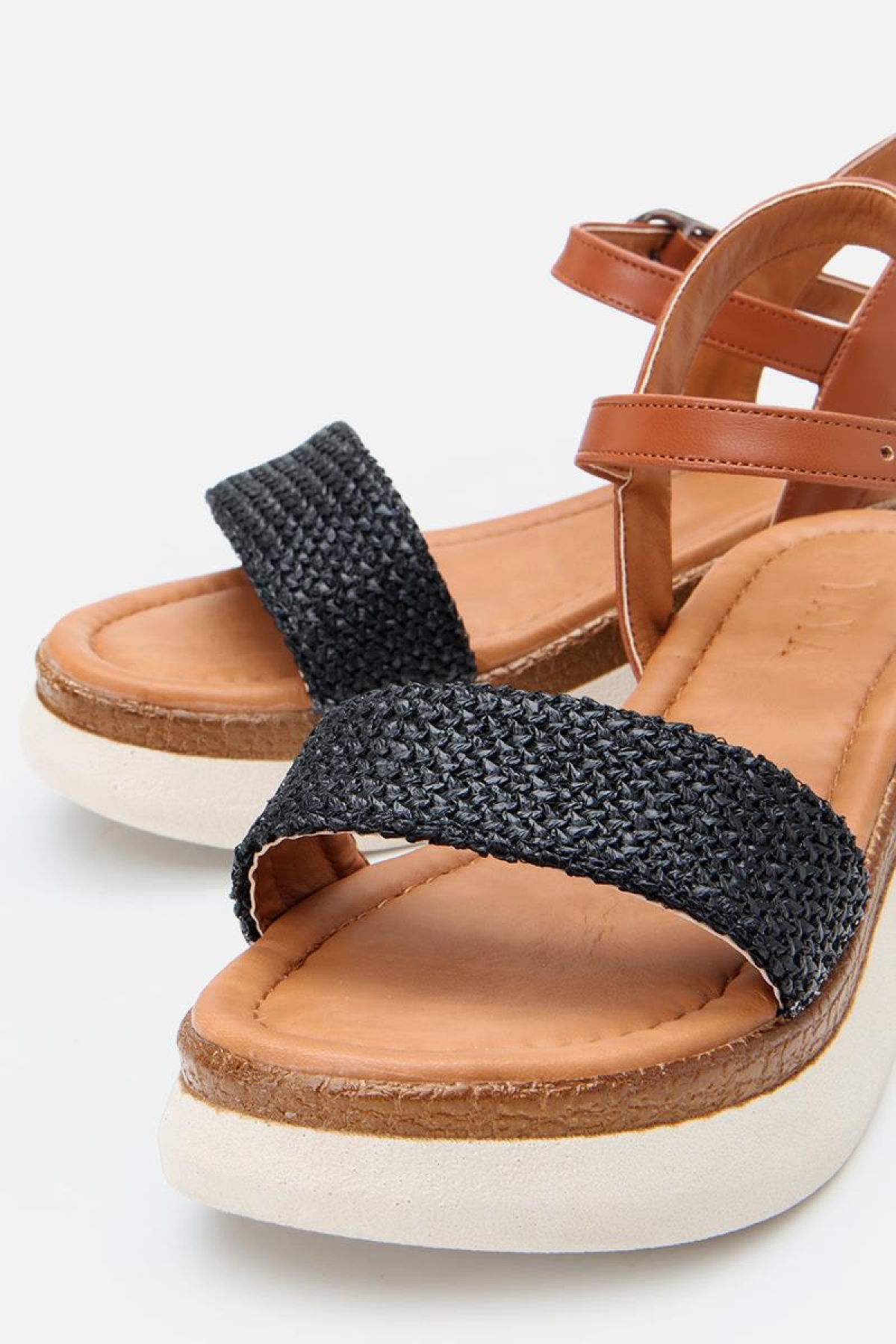 Kadın Siyah Hasır Detaylı Comfort Düz Sandalet - Görsel 4