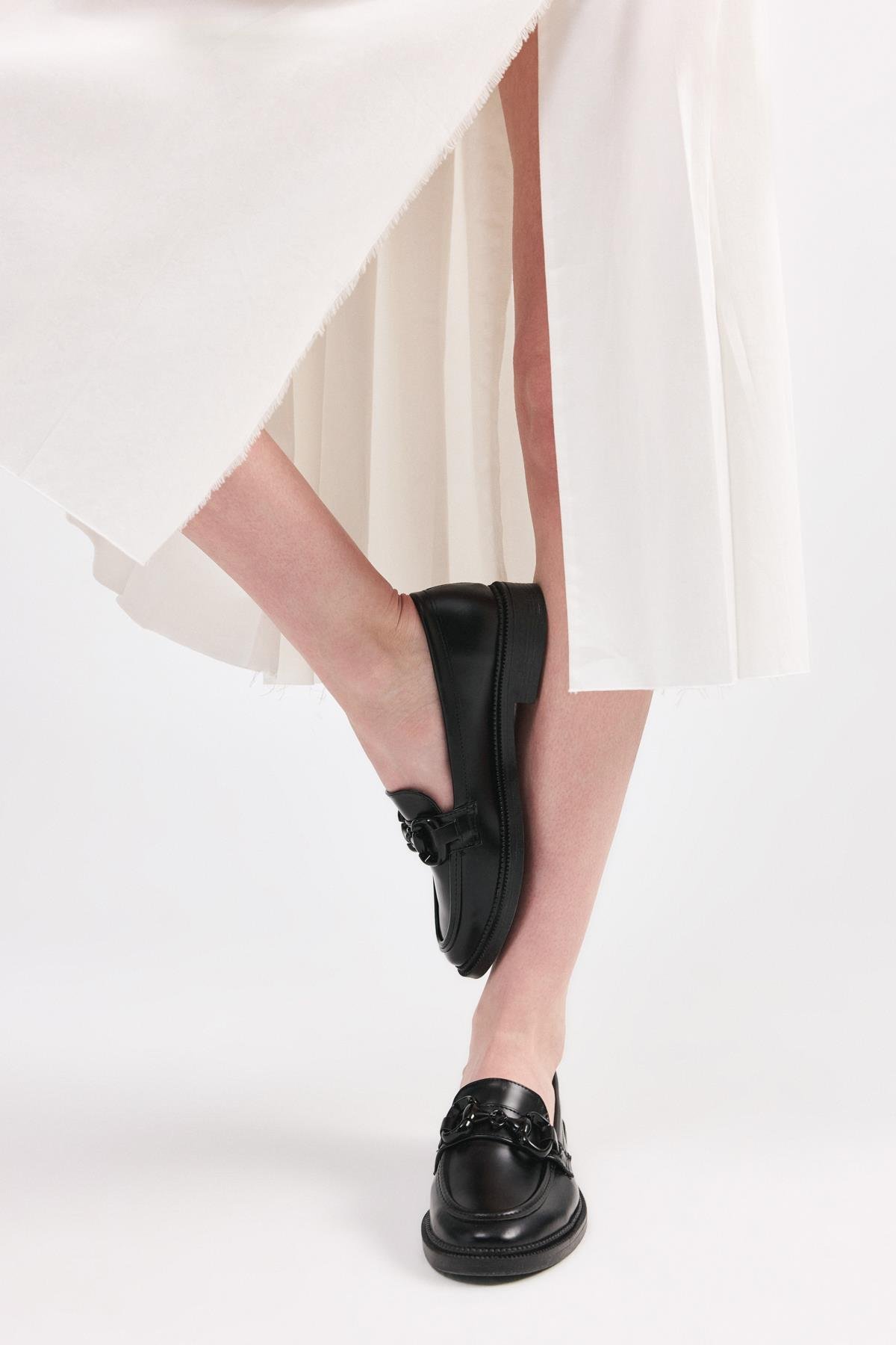 Kadın Siyah Tokalı Klasik Loafer - Görsel 4