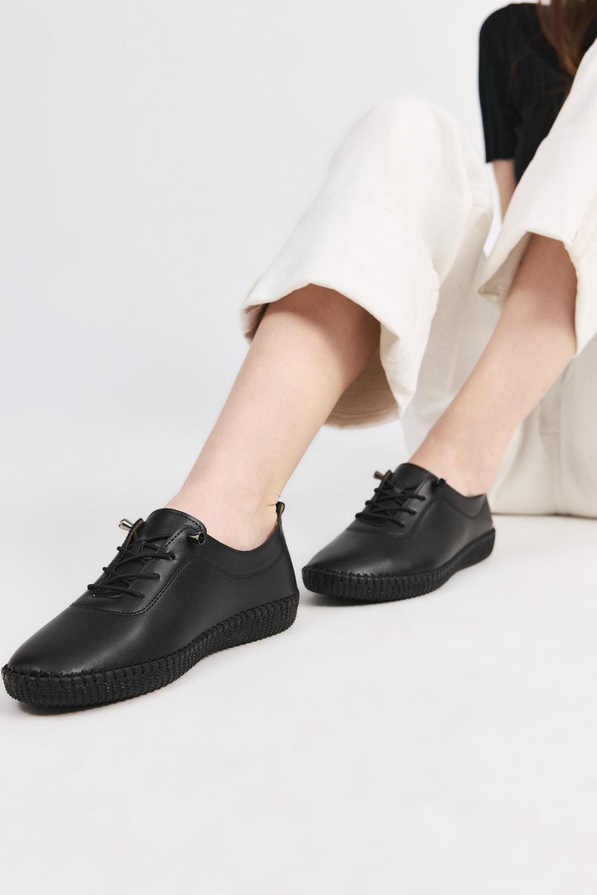 Kadın Siyah Esnek Tabanlı Comfort Düz Ayakkabı - Görsel 4