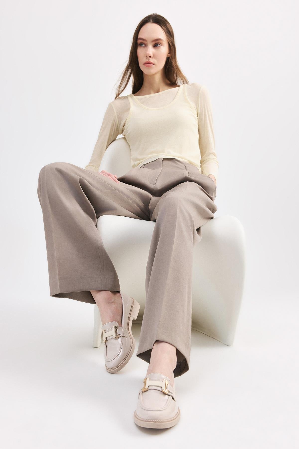 Kadın Rugan Bej Tokalı Klasik Loafer - Görsel 2