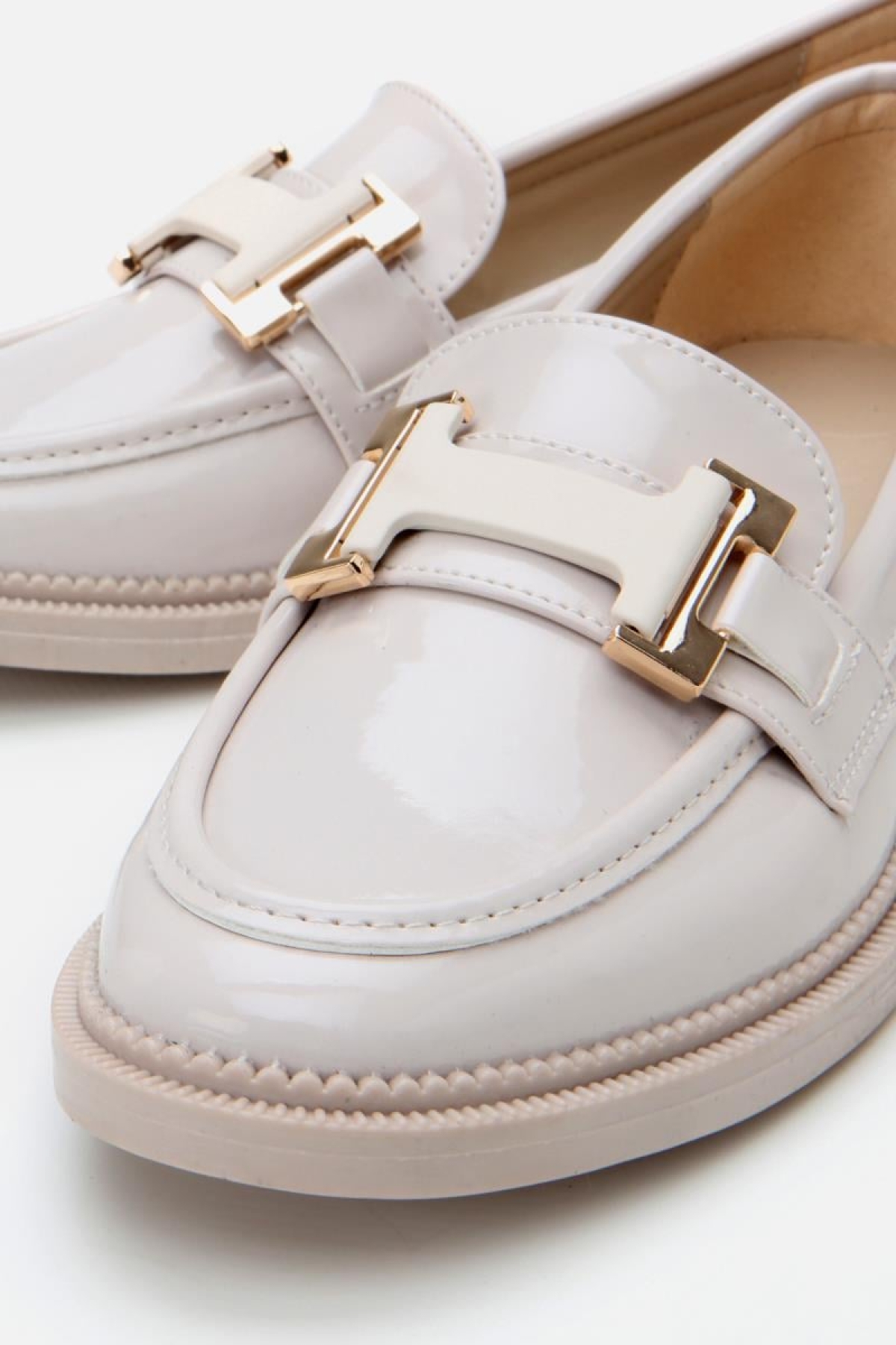 Kadın Rugan Bej Tokalı Klasik Loafer - Görsel 6