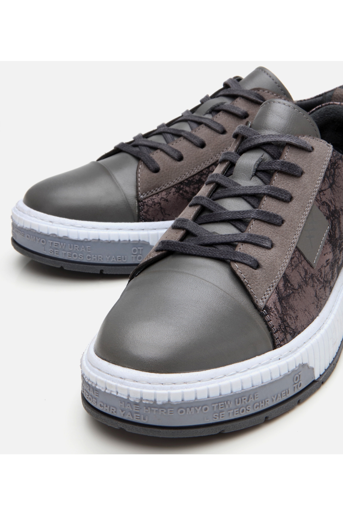 Erkek Deri Gri Baskılı Spor Ayakkabı - Görsel 4