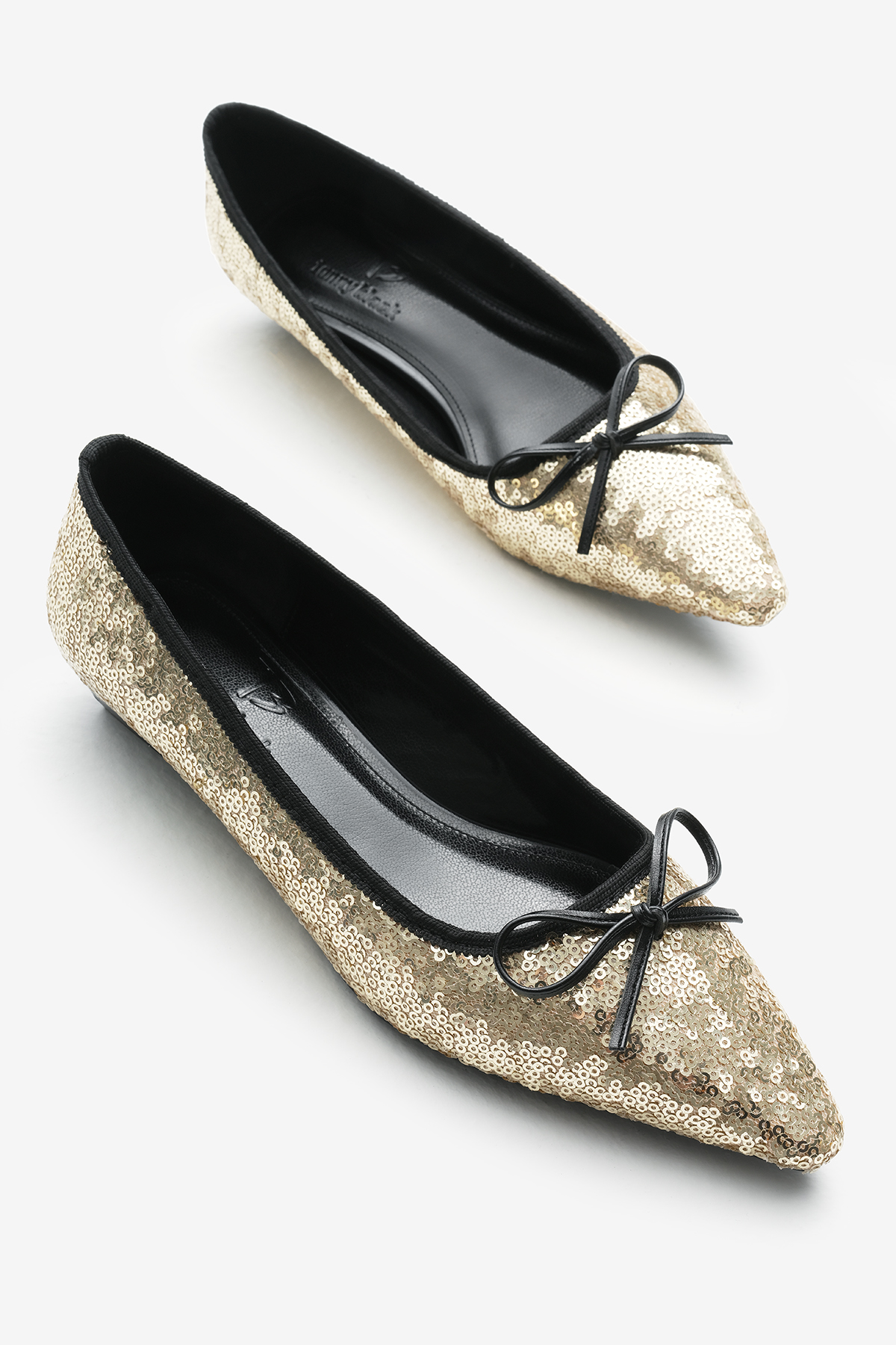 Kadın Gold Neolit Taban Fiyonklu Puantiye Detaylı Sivri Burunlu Babet - Görsel 3