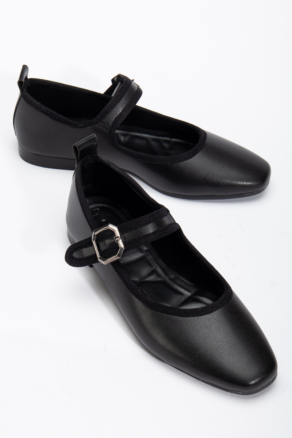 Kadın Siyah Oval Burunlu Tokalı Babet - Görsel 3