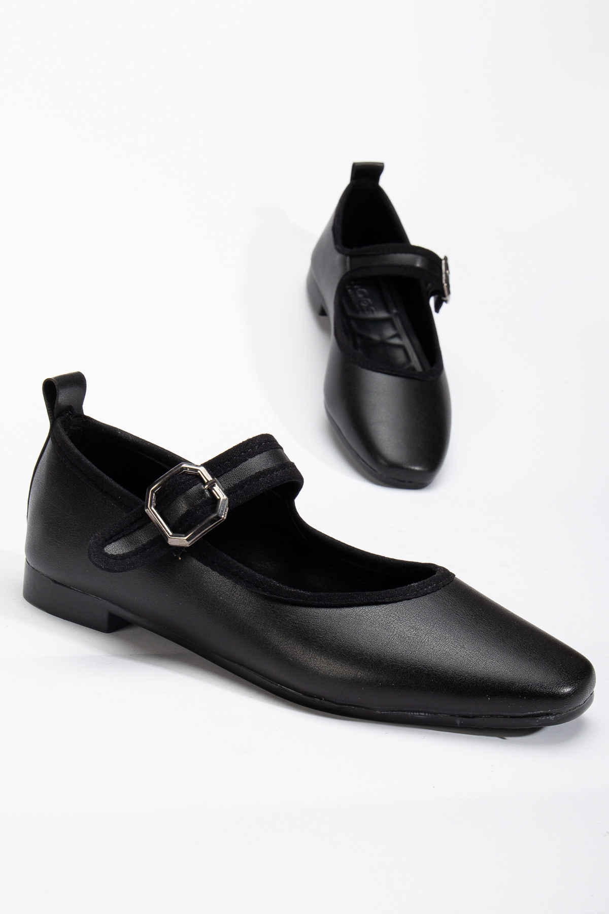 Kadın Siyah Oval Burunlu Tokalı Babet - Görsel 4