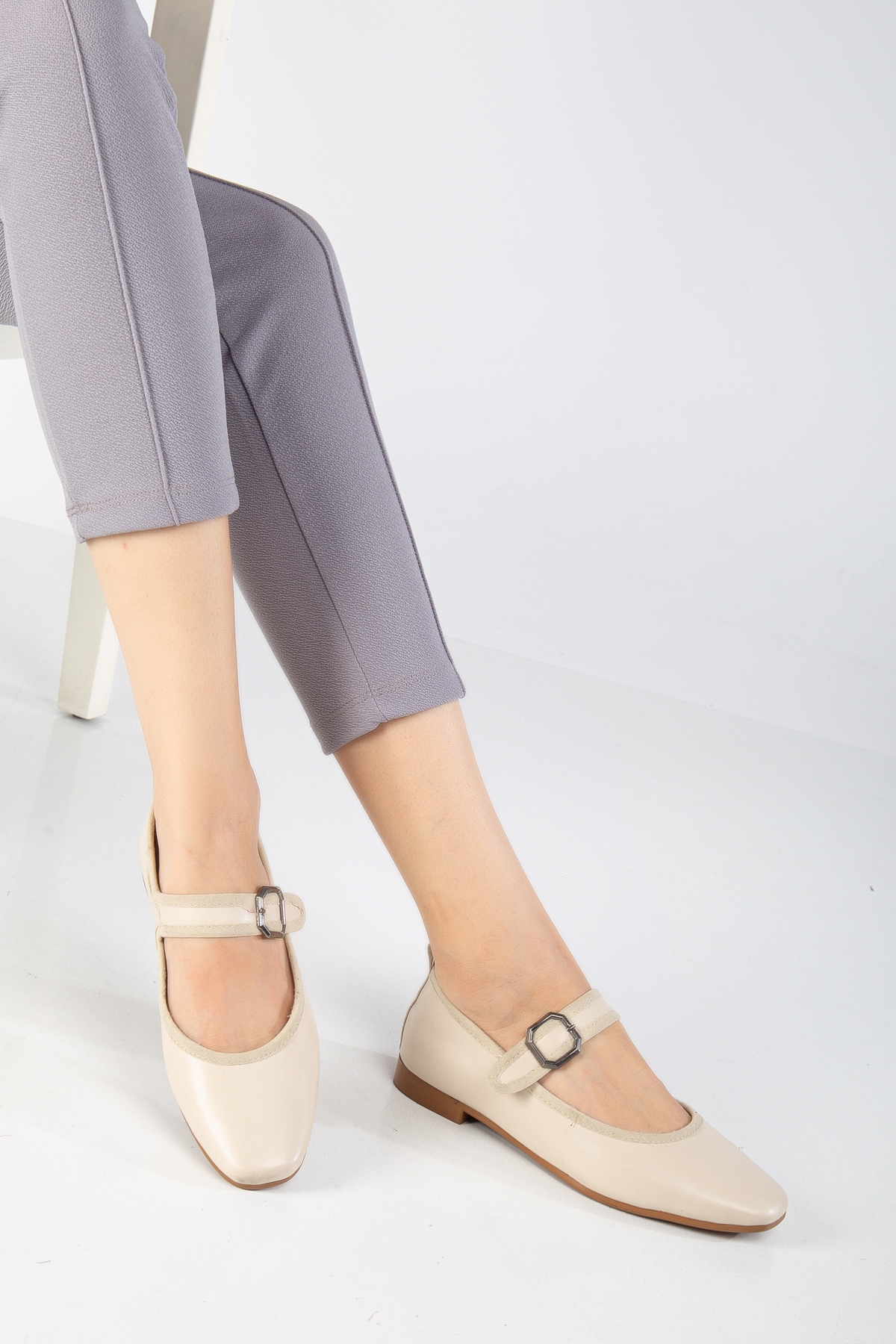 Kadın Bej Oval Burunlu Tokalı Babet - Görsel 2