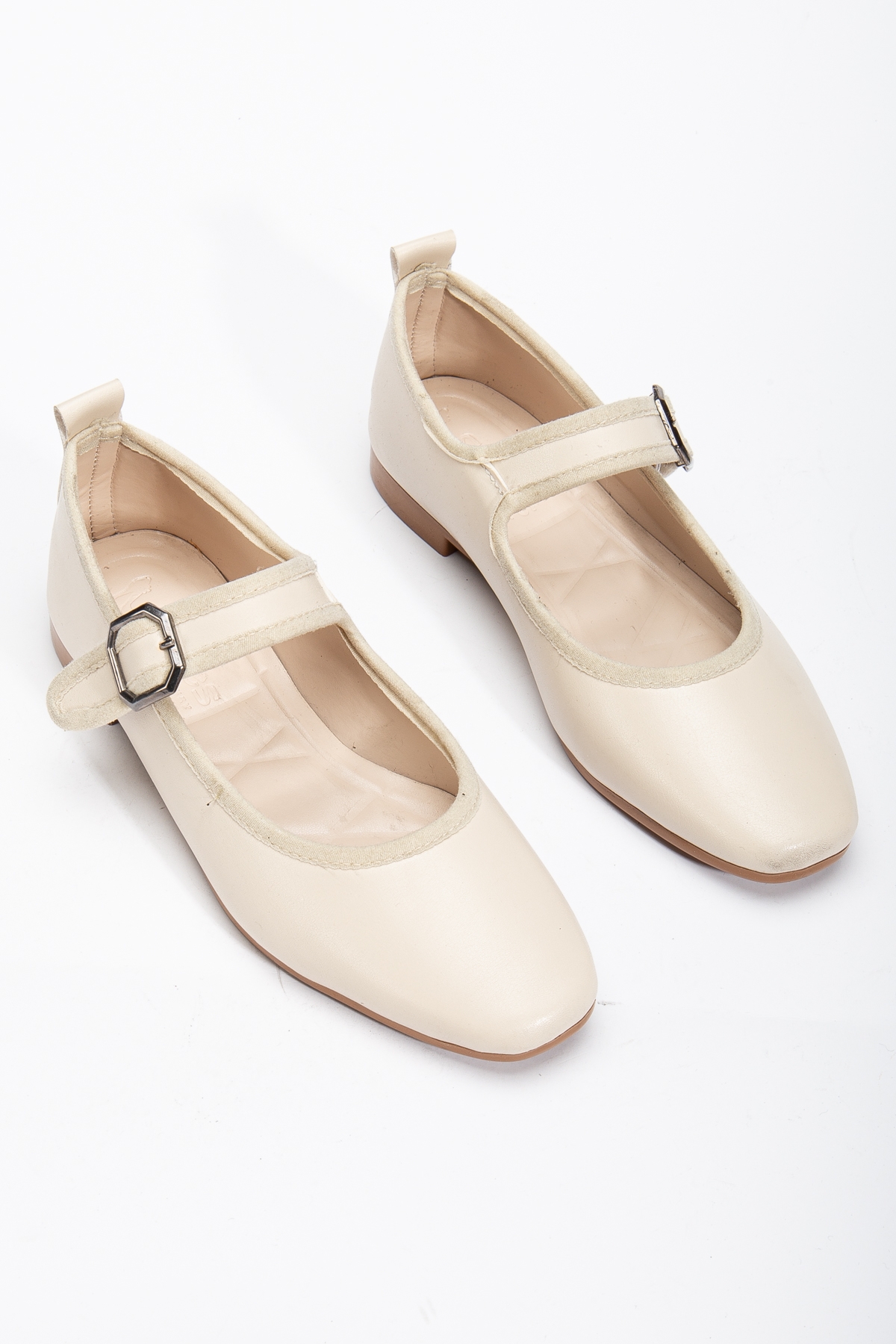 Kadın Bej Oval Burunlu Tokalı Babet - Görsel 3