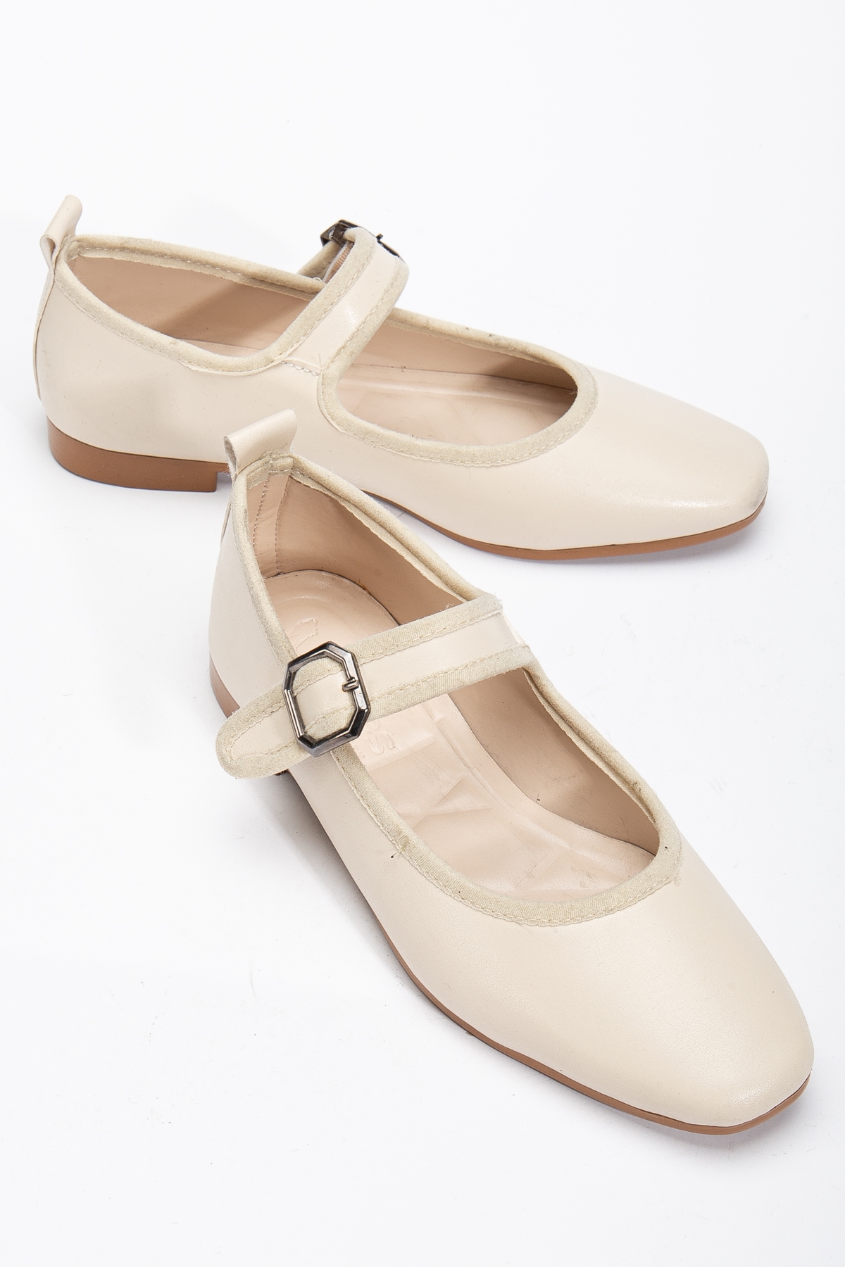 Kadın Bej Oval Burunlu Tokalı Babet - Görsel 4